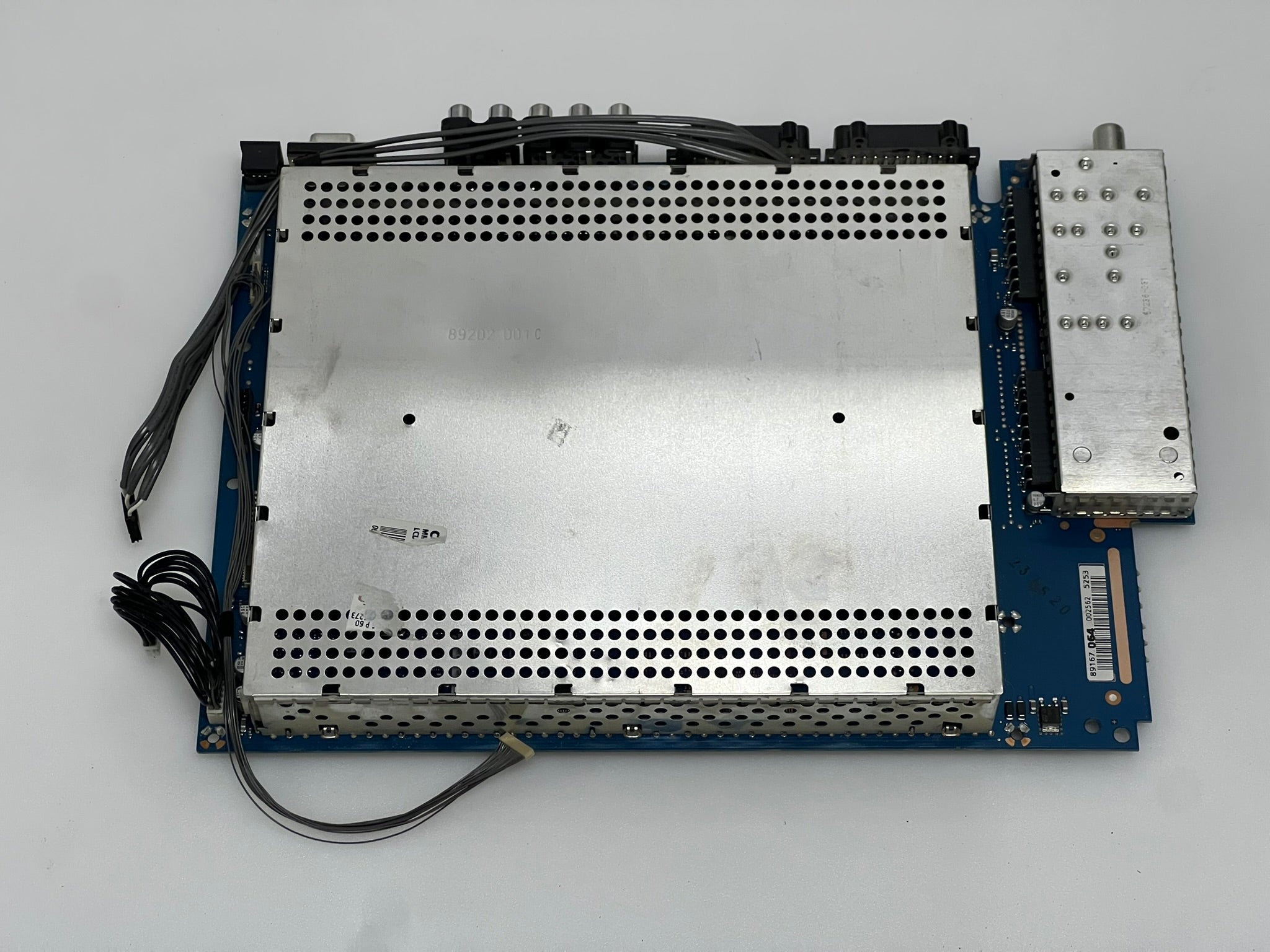 89167.064 89167E10 mainboard for LOEWE CONCEPT 26 BASIC