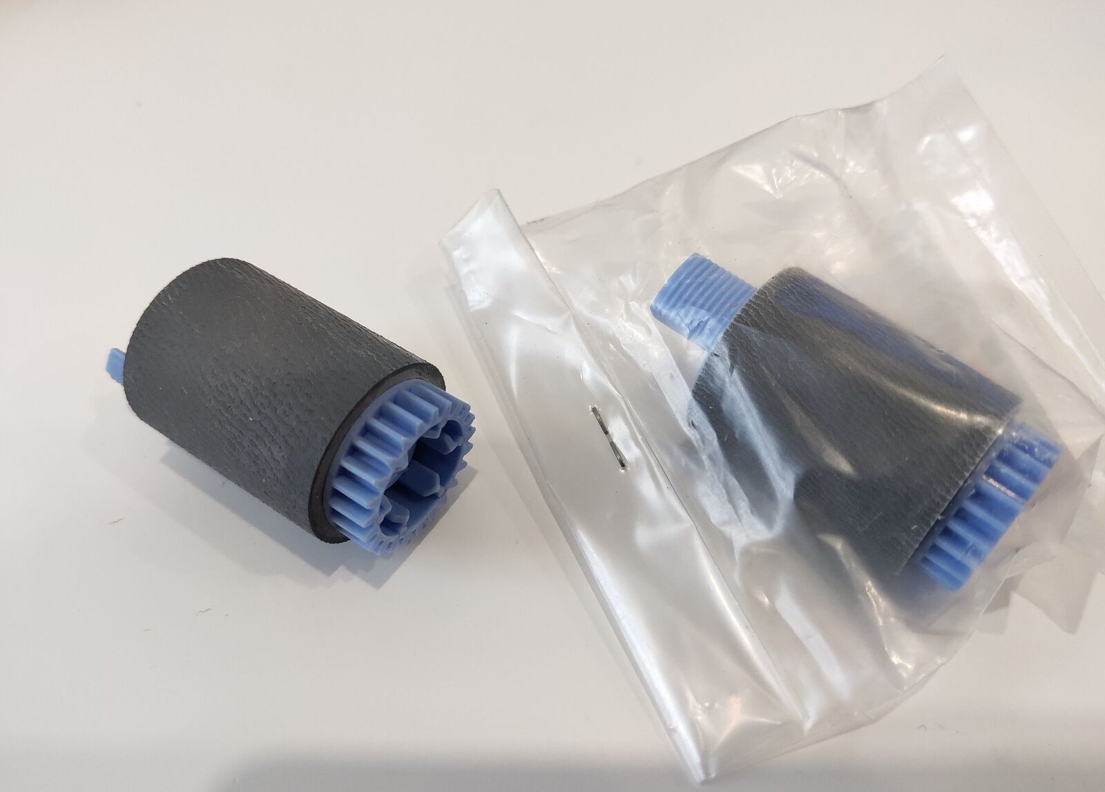 RF5-1834-000 Feed/Separation Roller, Tray 2/3