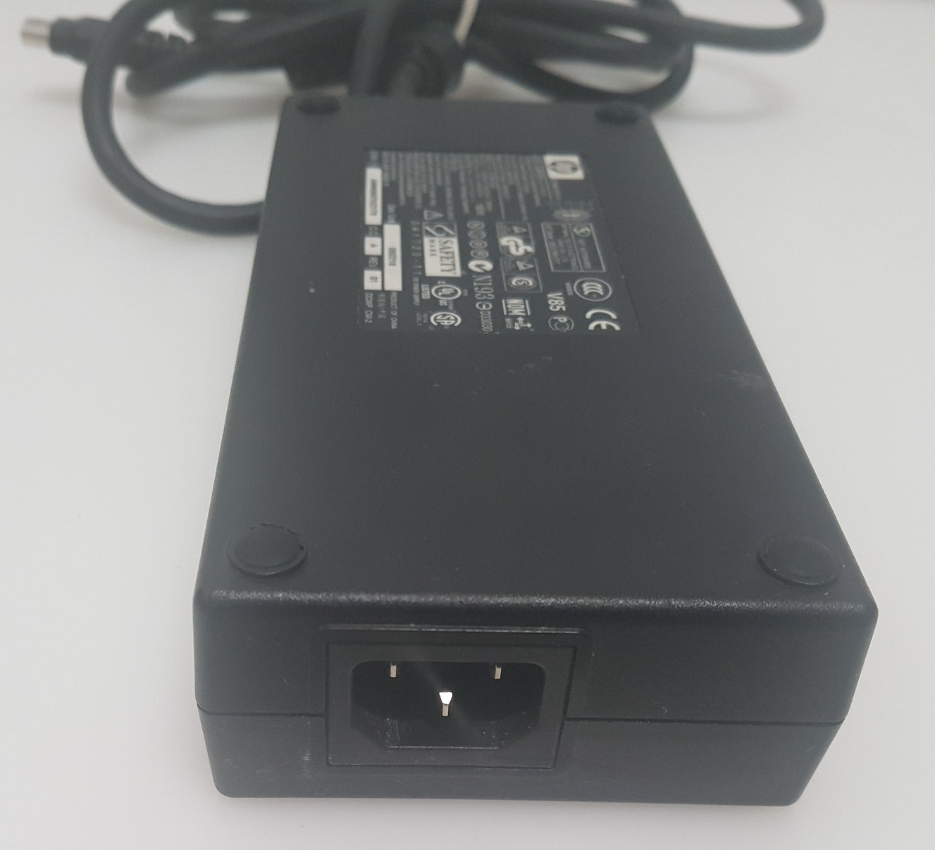 HP 344500-004 - 180W 19V 9.5A Oval Tip AC Adapter - ZD8000 X6000 NX9600