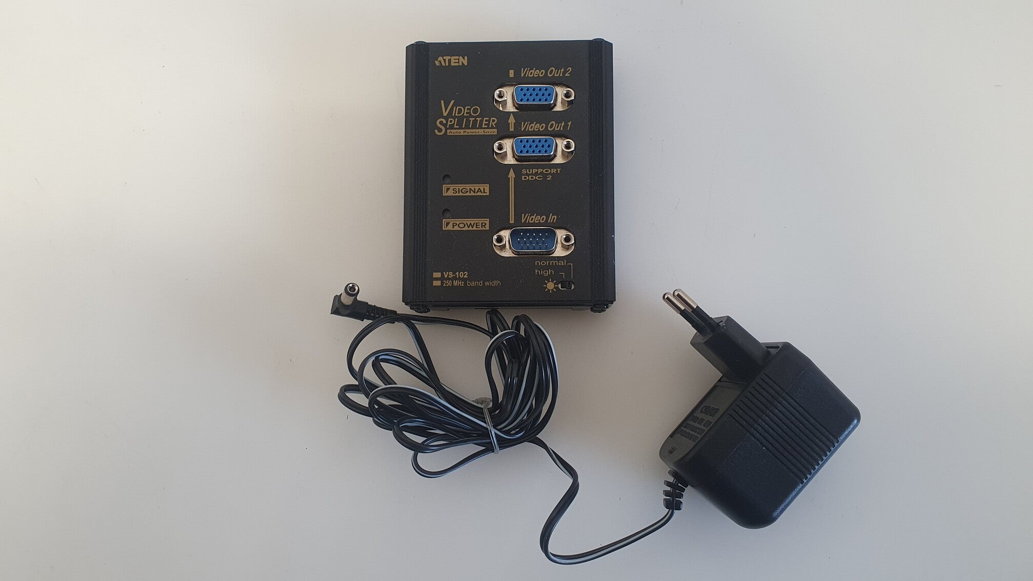 ATEN VS-102 – 2-Port VGA Video Splitter