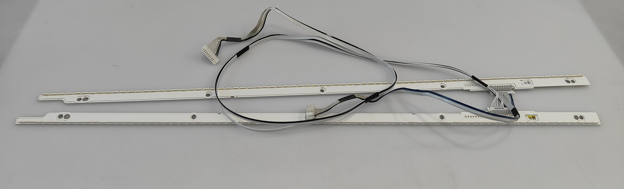 Backlight – 2 strips  SAMSUNG UE50ES6305