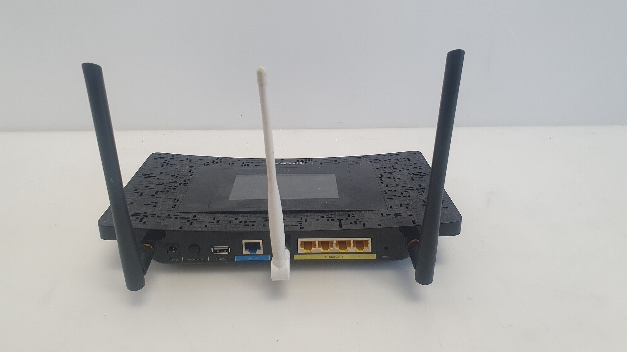 TP-Link Touch P5 AC1900 Touch Screen Wi-Fi Gigabit Router