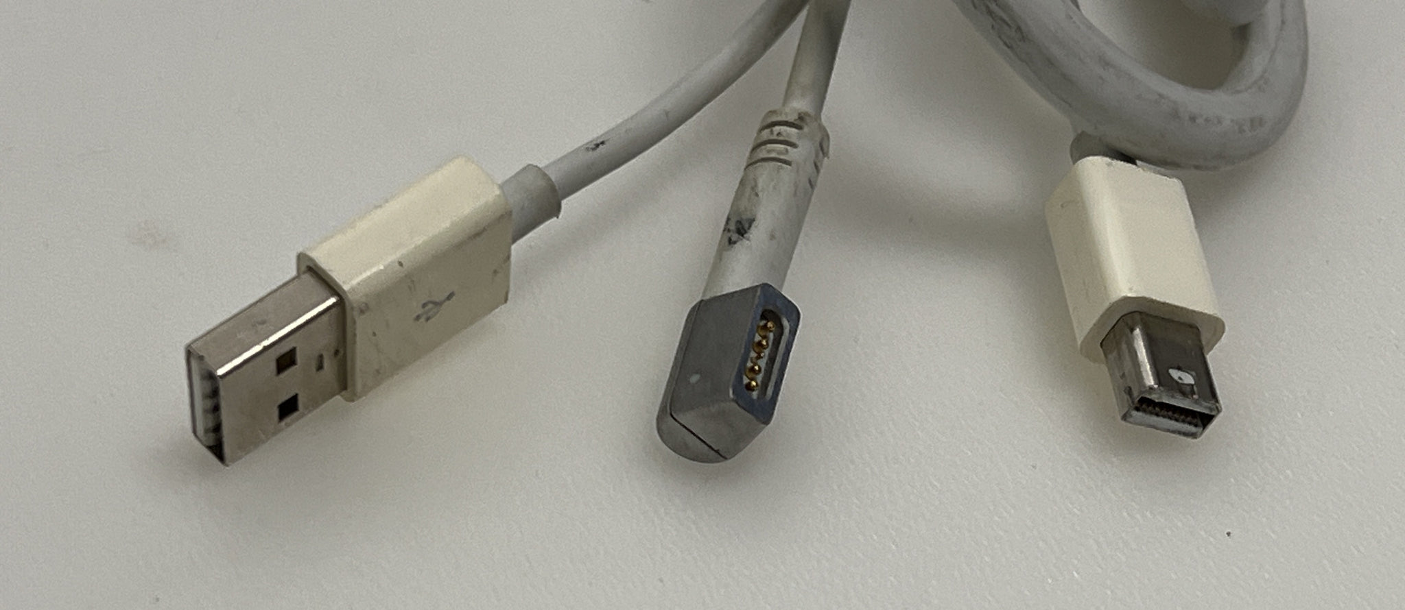 CABLE 3 IN 1 – POWER, USB, DISPLAY for APPLE CINEMA A1267