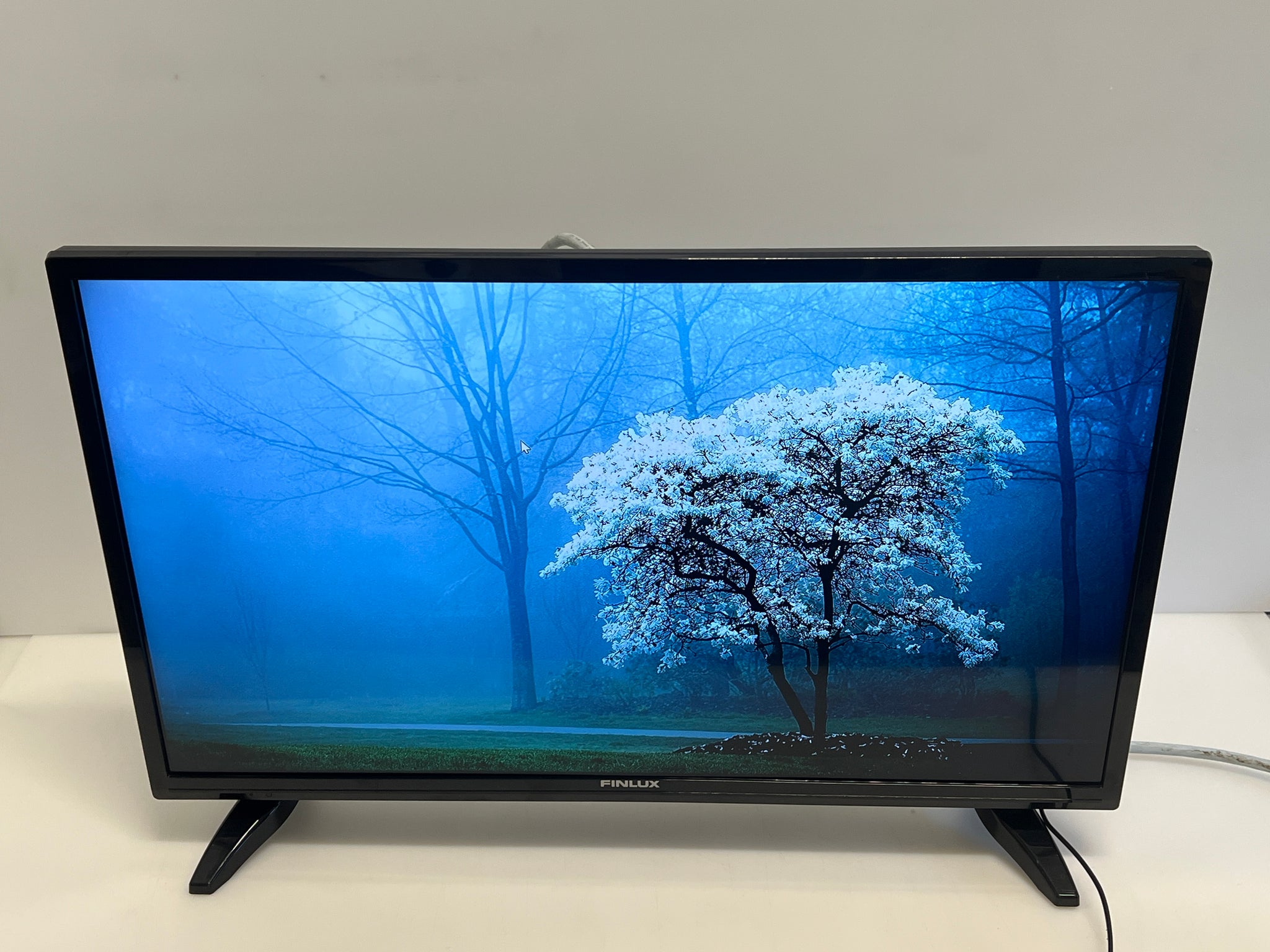 Finlux FIN32BASEHD – 32″ Full‑HD LED Smart TV