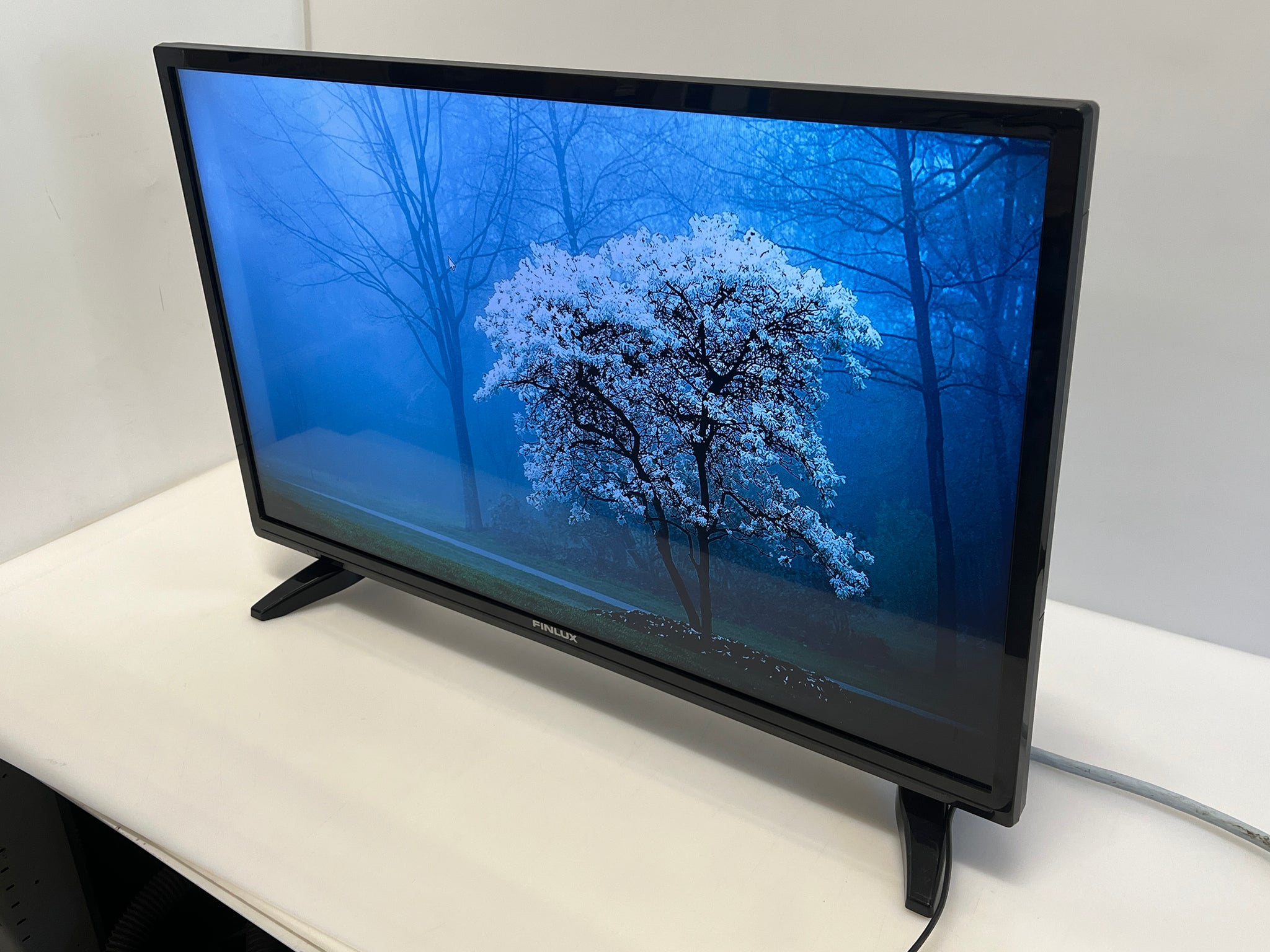 Finlux FIN32BASEHD – 32″ Full‑HD LED Smart TV