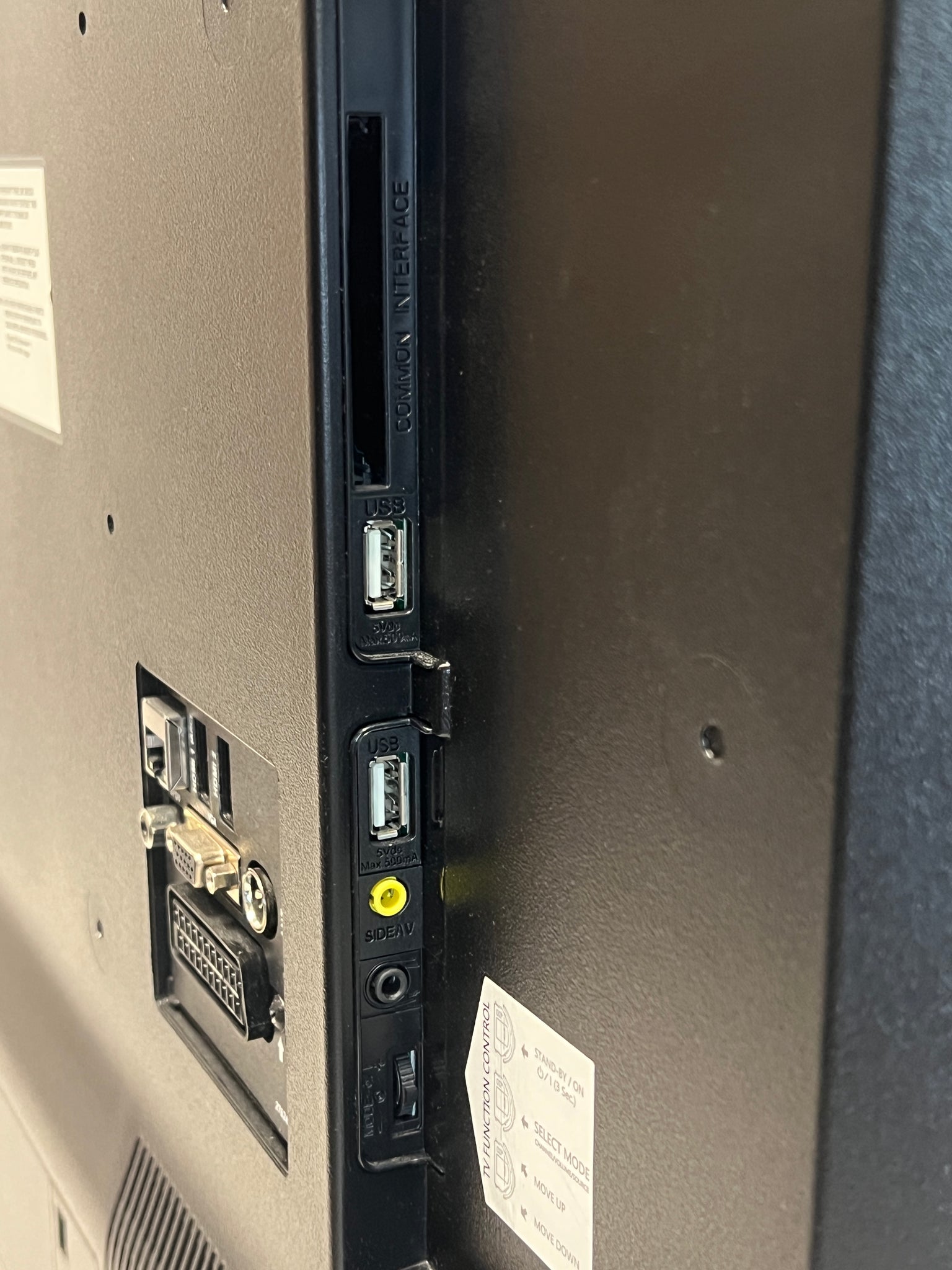 Finlux FIN32BASEHD – 32″ Full‑HD LED Smart TV