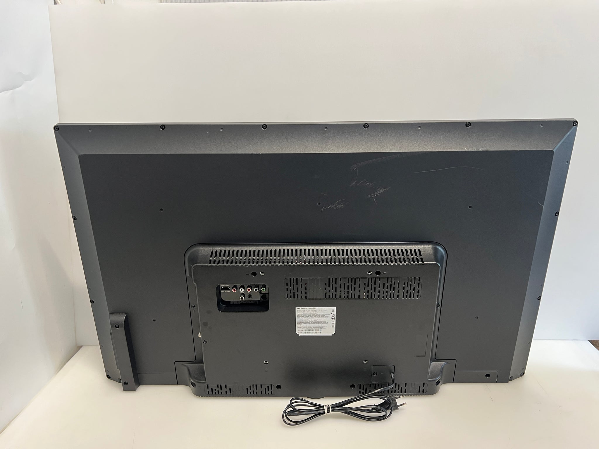 Thomson 40FU3253C – 40″ Full HD Direct‑LED LED TV