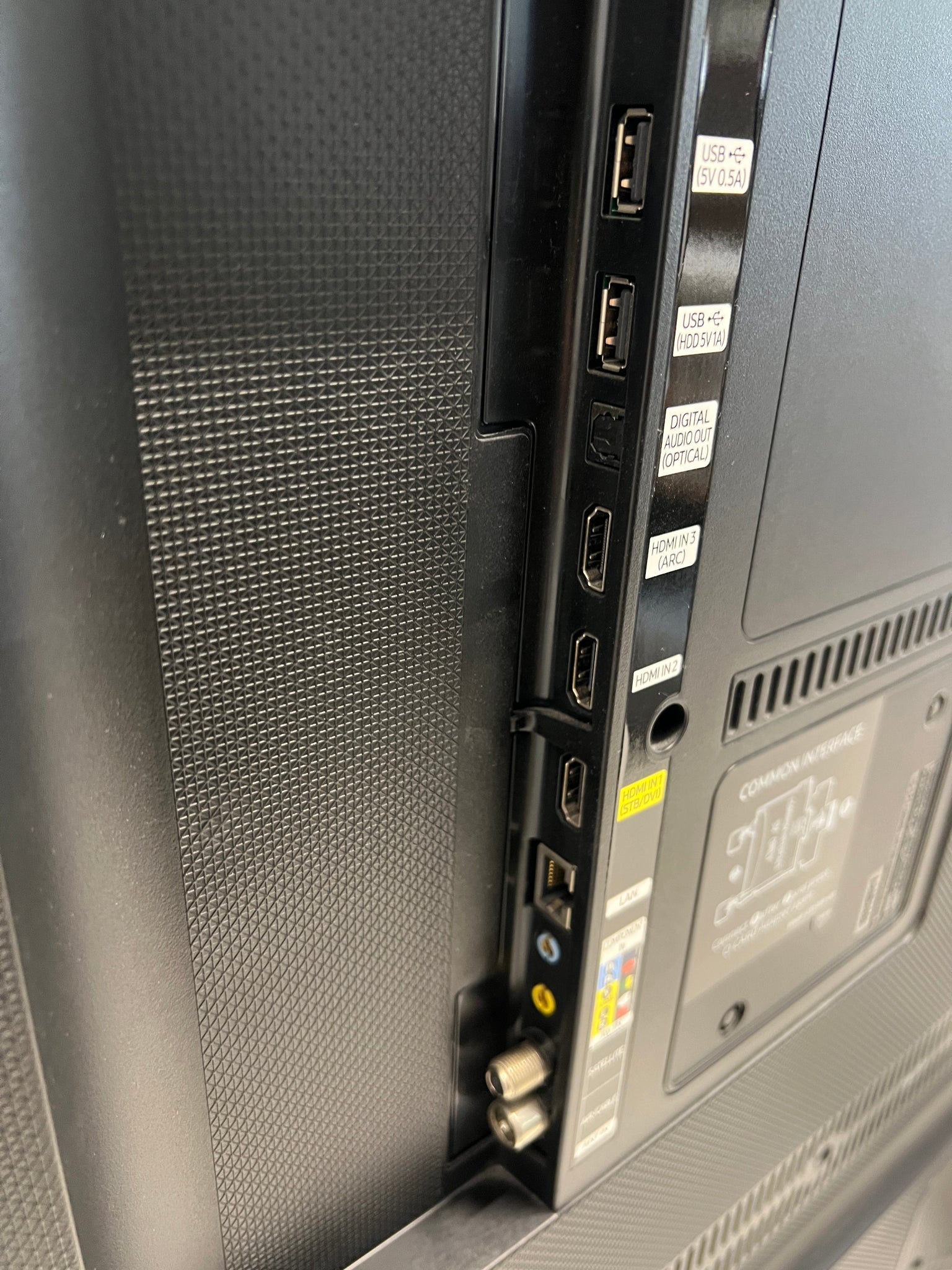 Samsung UE55KU6075U – 55″ 4K UHD Smart TV