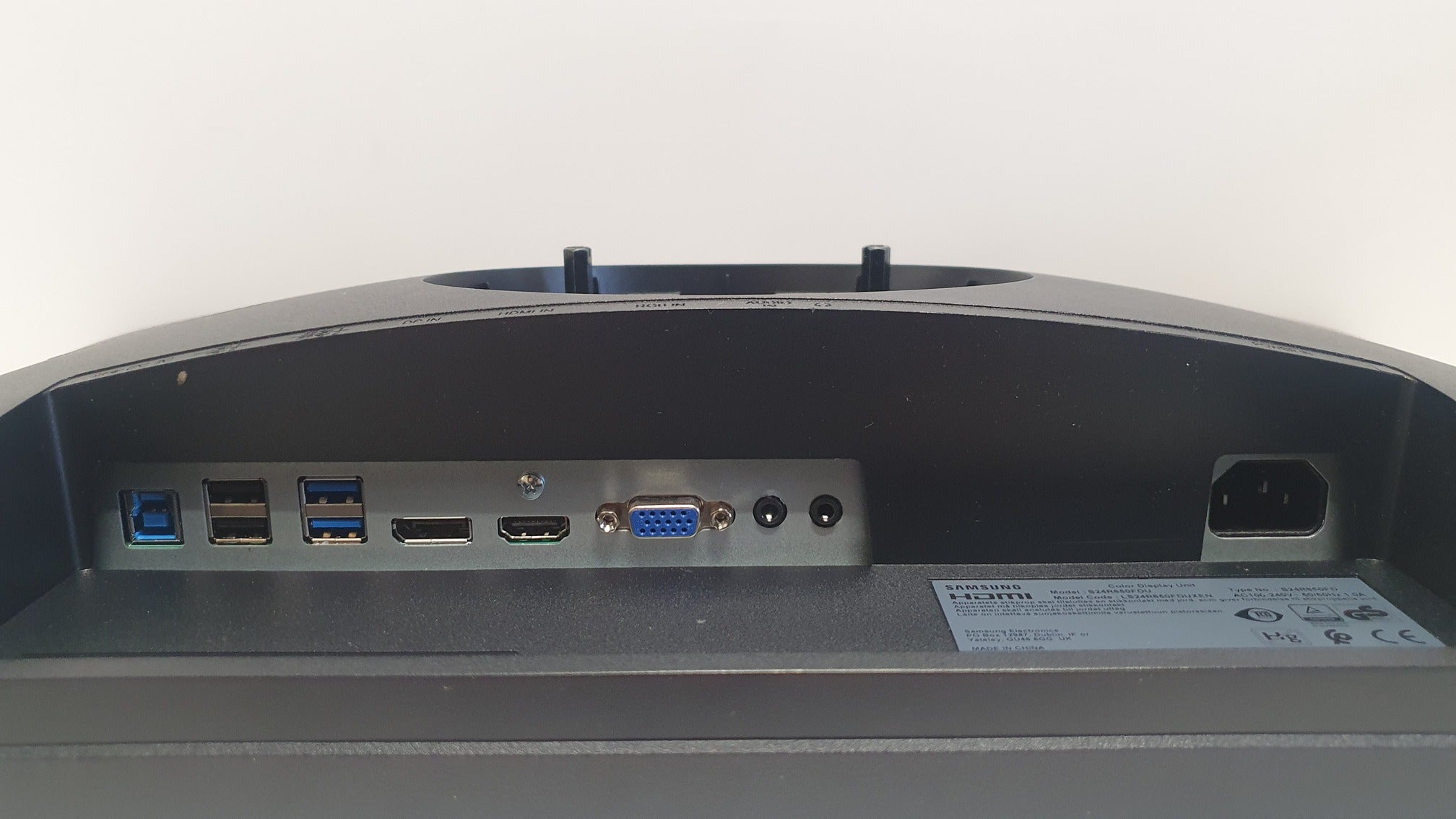 Samsung S24R650FDU – 23.8