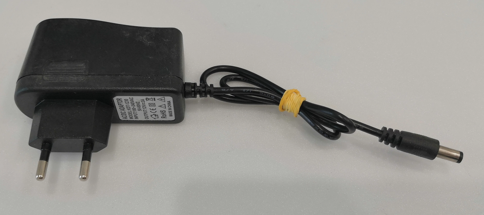 AC/DC KDT-1230 adapter 12V-3a