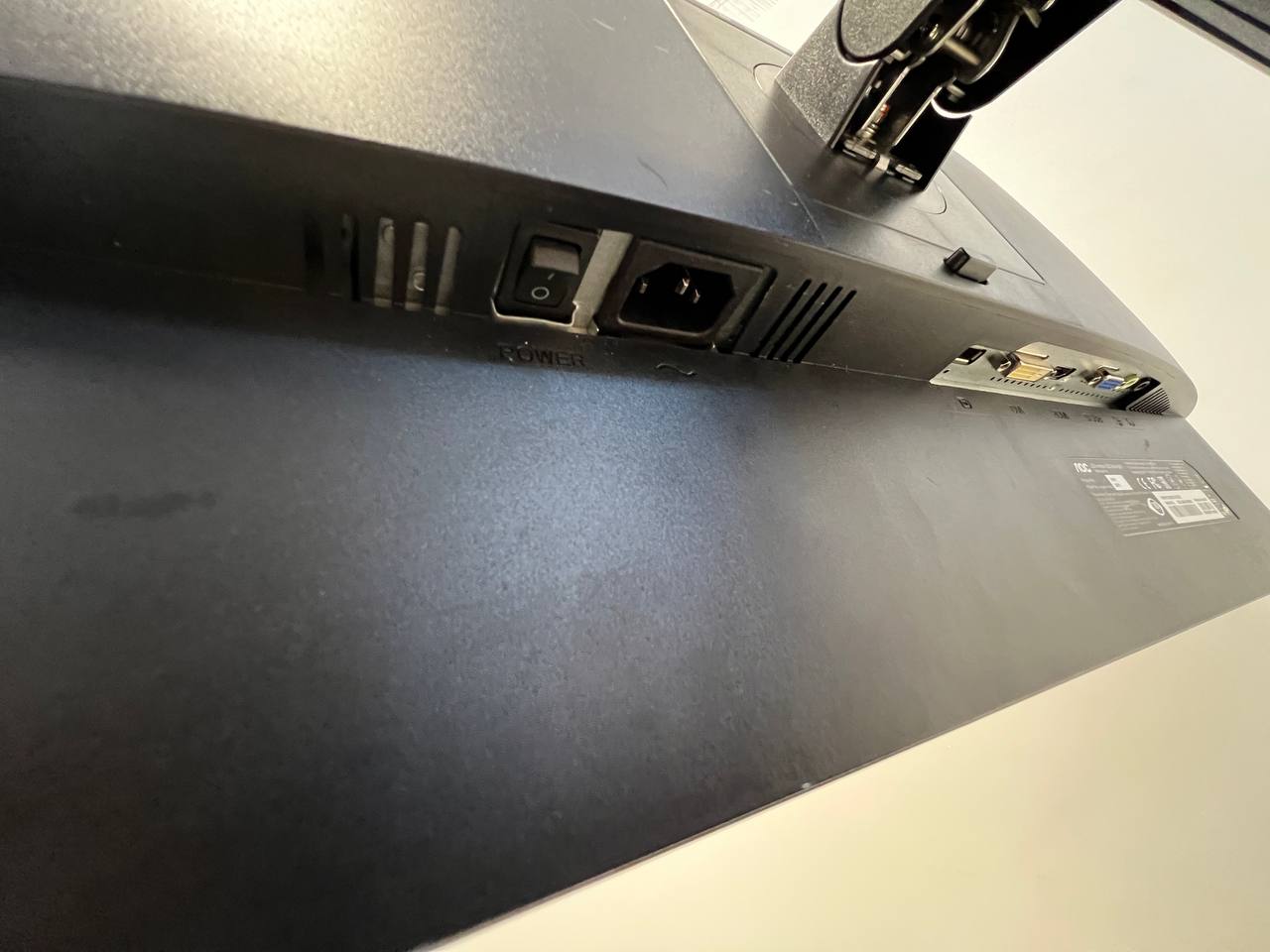 AOC 24P1 24″ Professional IPS Monitor – Full HD, Frameless Design, Height Adjustable