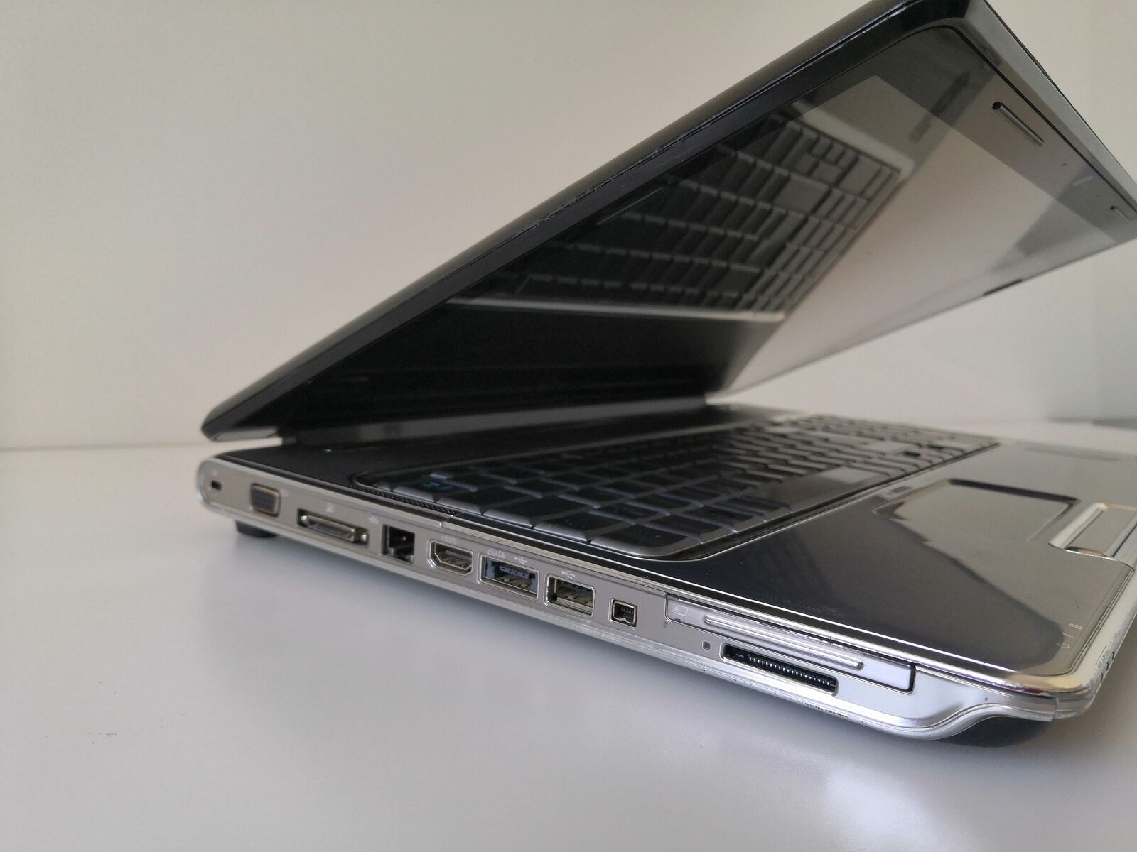 HP Pavilion dv7-1090eo/17.3 Inch/AMD Turion X2/ SSD 120 GB/ 4 GB/
