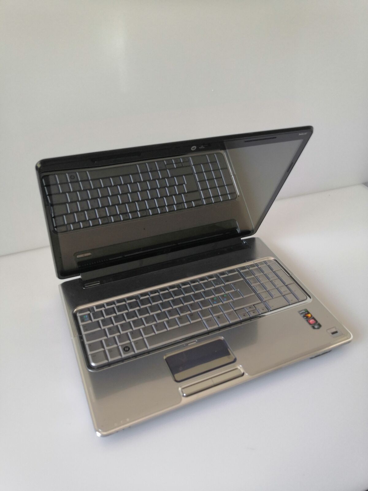 HP Pavilion dv7-1090eo/17.3 Inch/AMD Turion X2/ SSD 120 GB/ 4 GB/