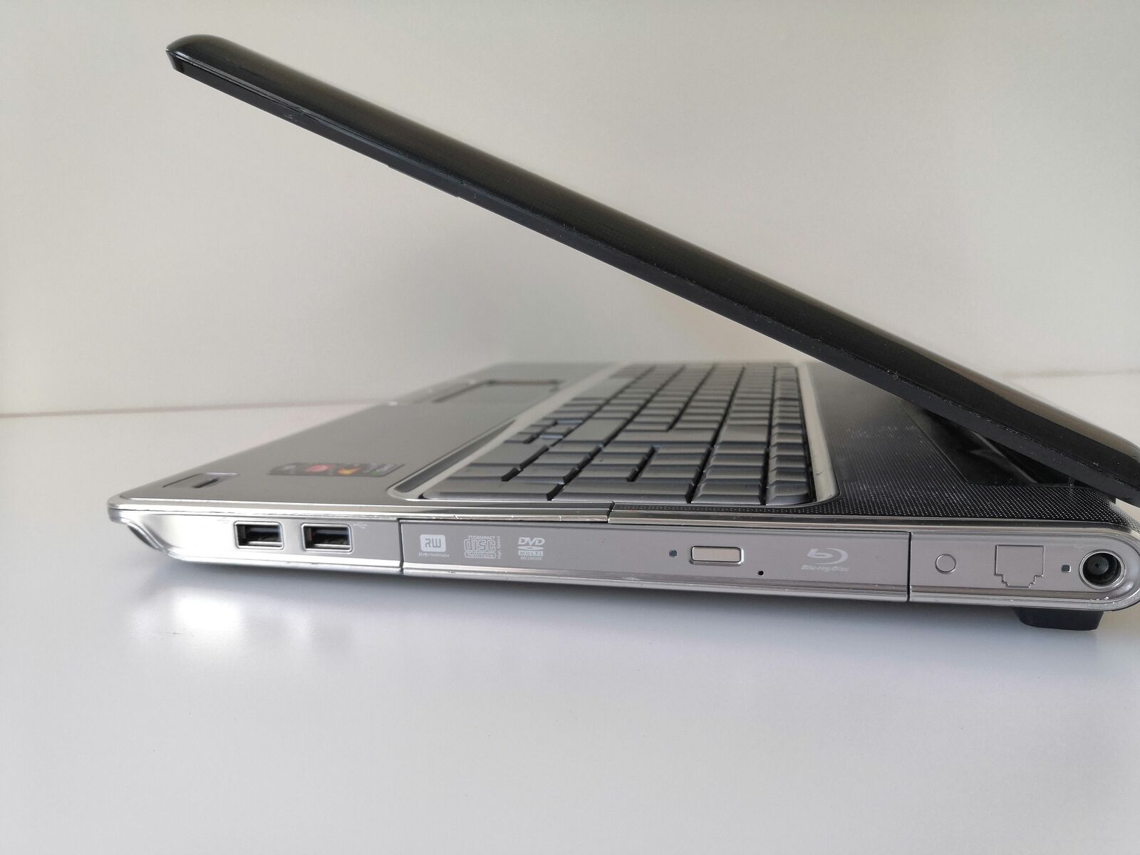 HP Pavilion dv7-1090eo/17.3 Inch/AMD Turion X2/ SSD 120 GB/ 4 GB/