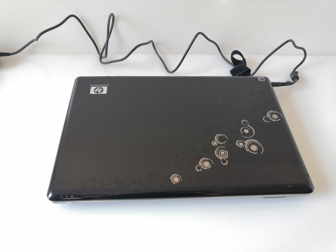 HP Pavilion dv7-2135eo notebook /15.6 inches/ Core 2 Duo/ 4GB/ 120 GB SSD