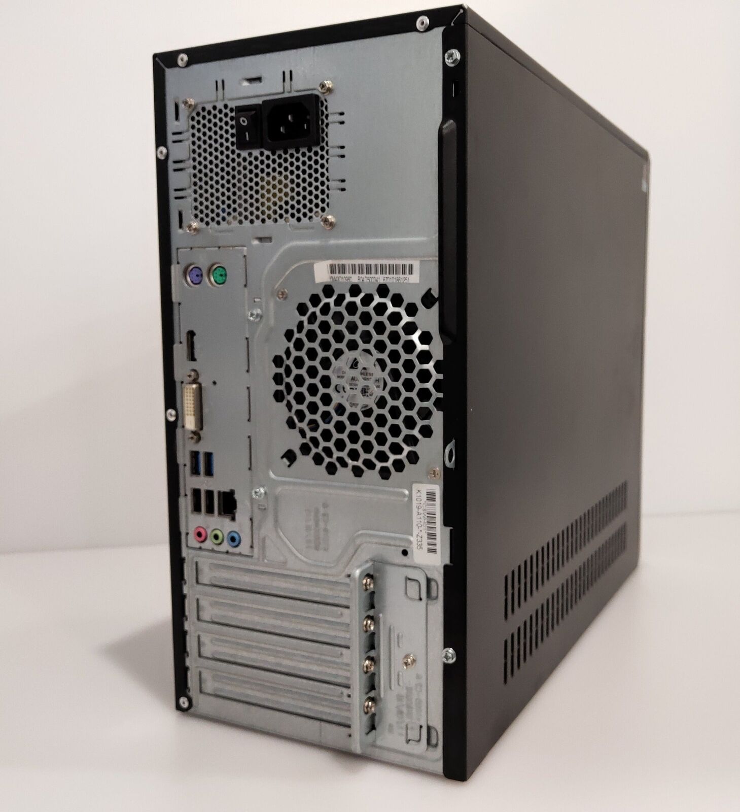 Fujitsu Esprimo P556 E85+ i3/ 4GB RAM/ 500GB HDD/ Intel HD Graphics 530/ Win 10