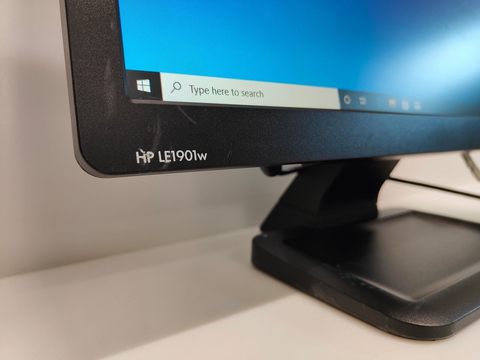 HP LE1901w LCD monitor