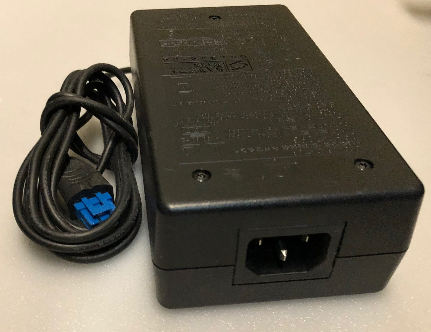 HP 0957-2093 AC Power Adapter