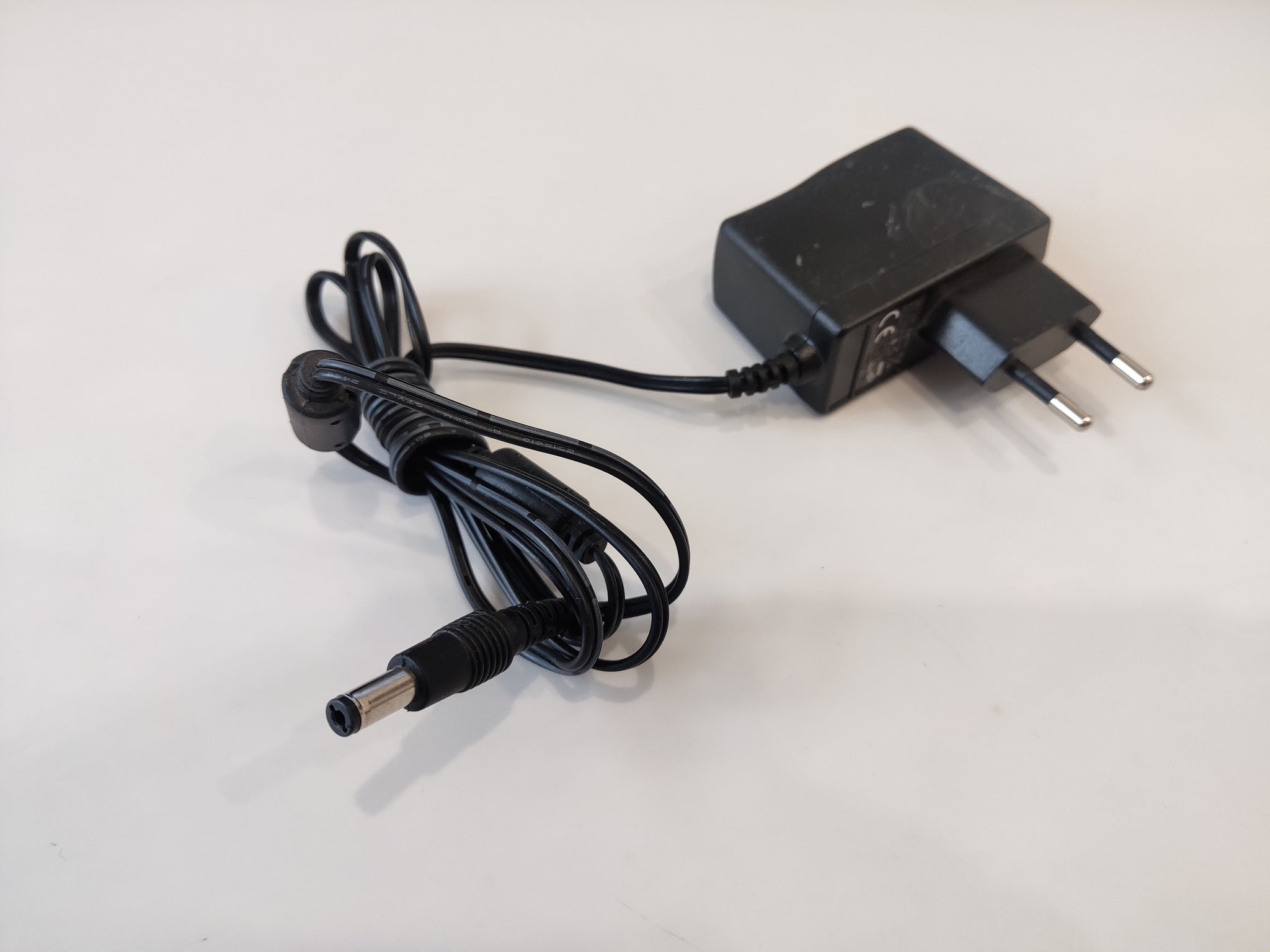 Switching Adapter ASSA1E-120100 12v-1.0a