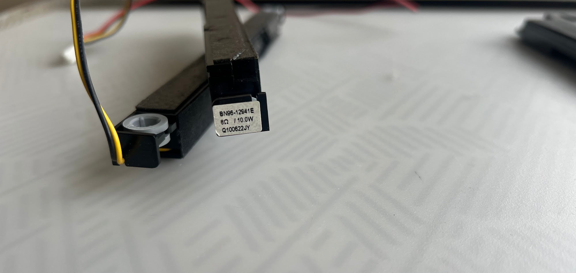 L/R speakers for Samsung UE32C5105