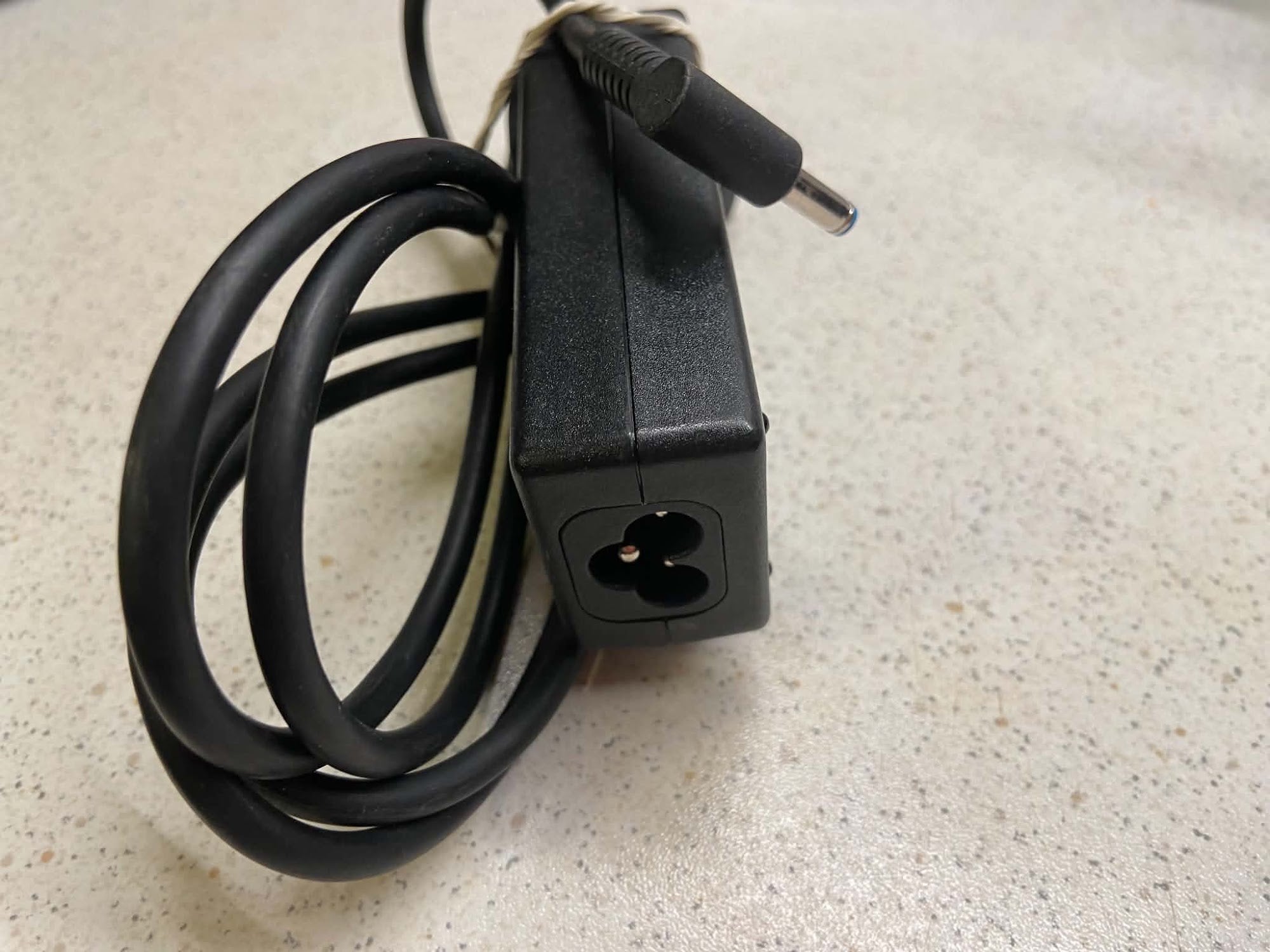 HP HSTNN-CA40 Adapter - 740015-002 19.5V 2.31A 45W