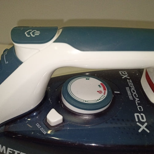 Ecost customer return Imetec ZeroCalc Z1 2500 Steam Iron with Anticalcare Technology, MultiHole Sta