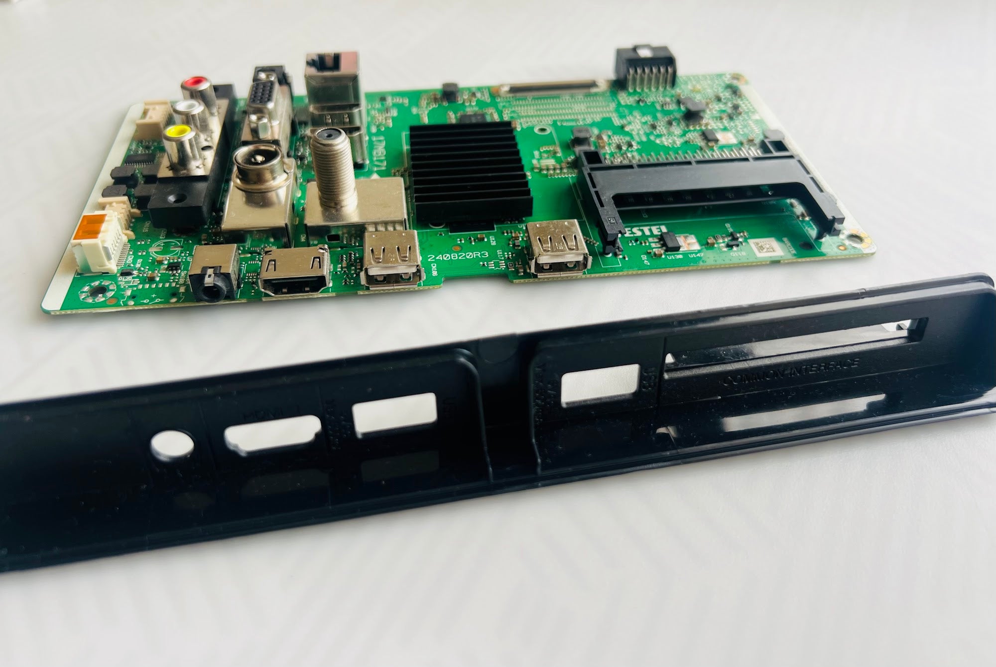 Vestel 17MB171 mainboard (JVC LT-43C700 type)