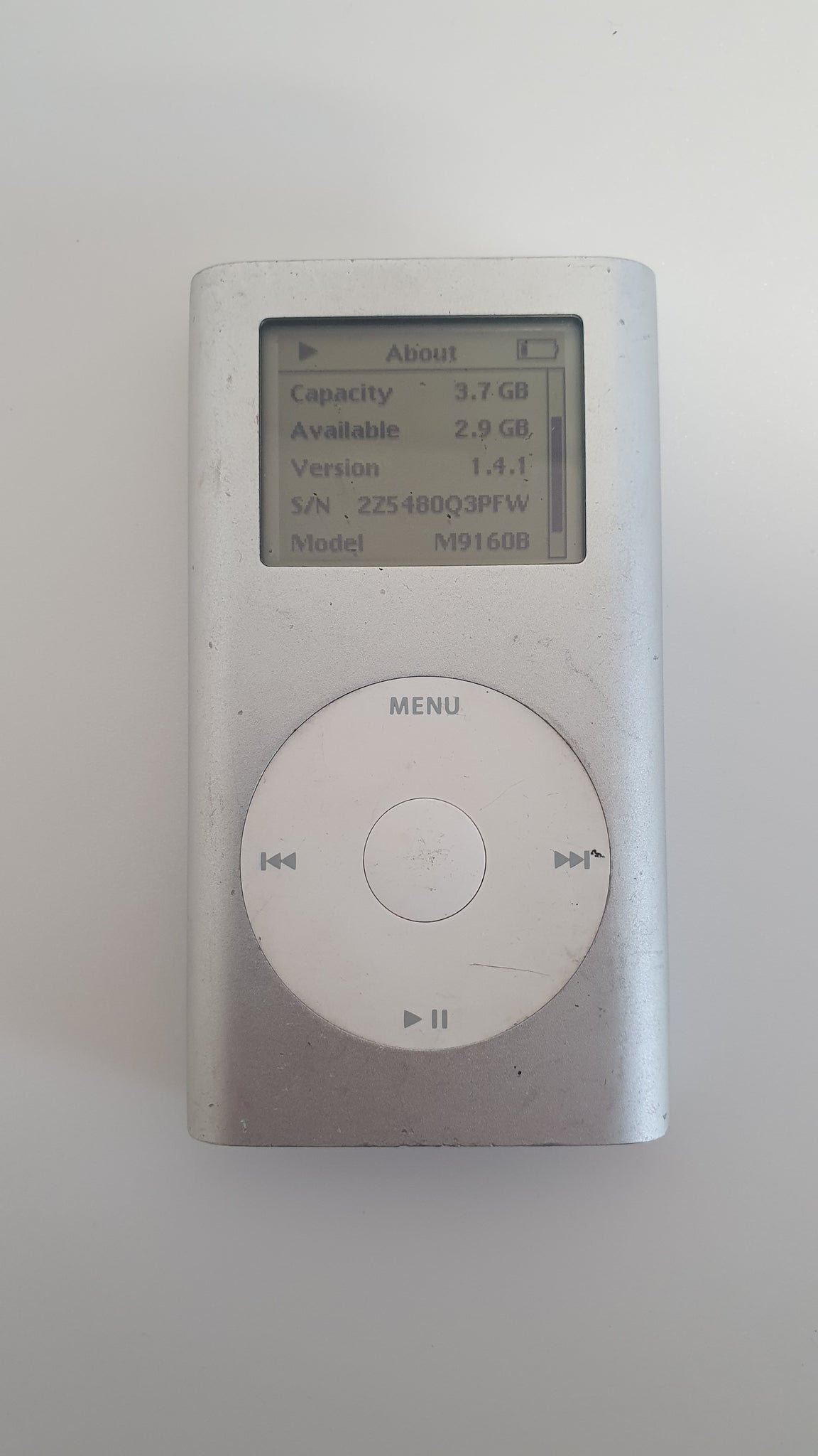 Apple iPod mini 4GB A1051 M9160B/A – Silver Classic MP3 Player