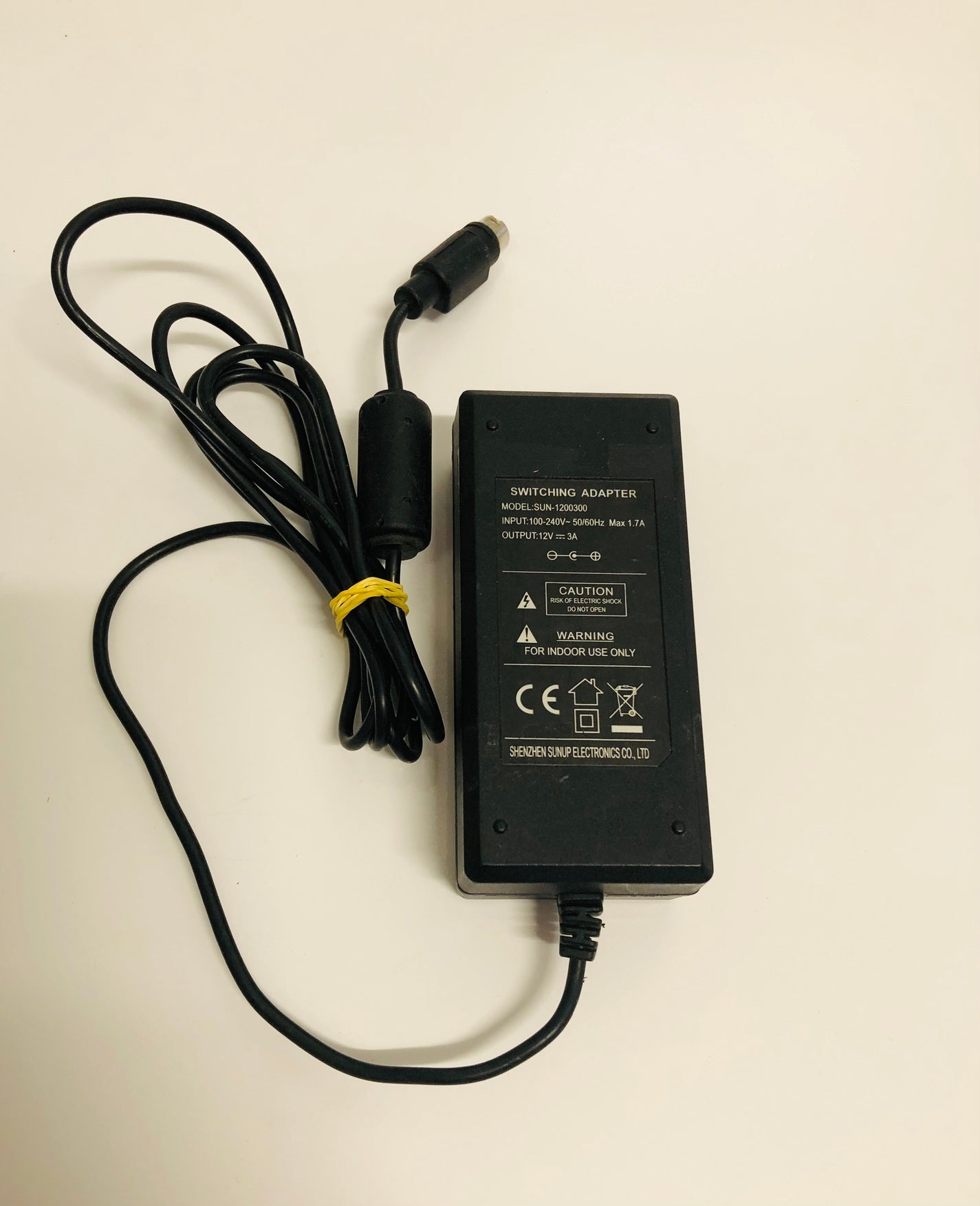 Switching Adapter Model SUN-1200300