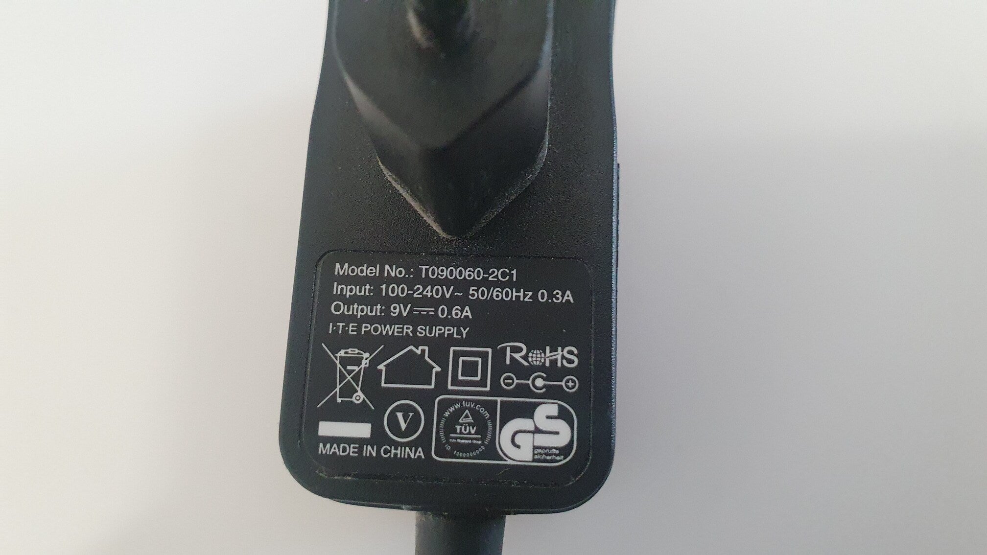 AC/DC Adapter – Model T090060‑2C1 9 V ⎓ 0.6 A (5.4 W) 