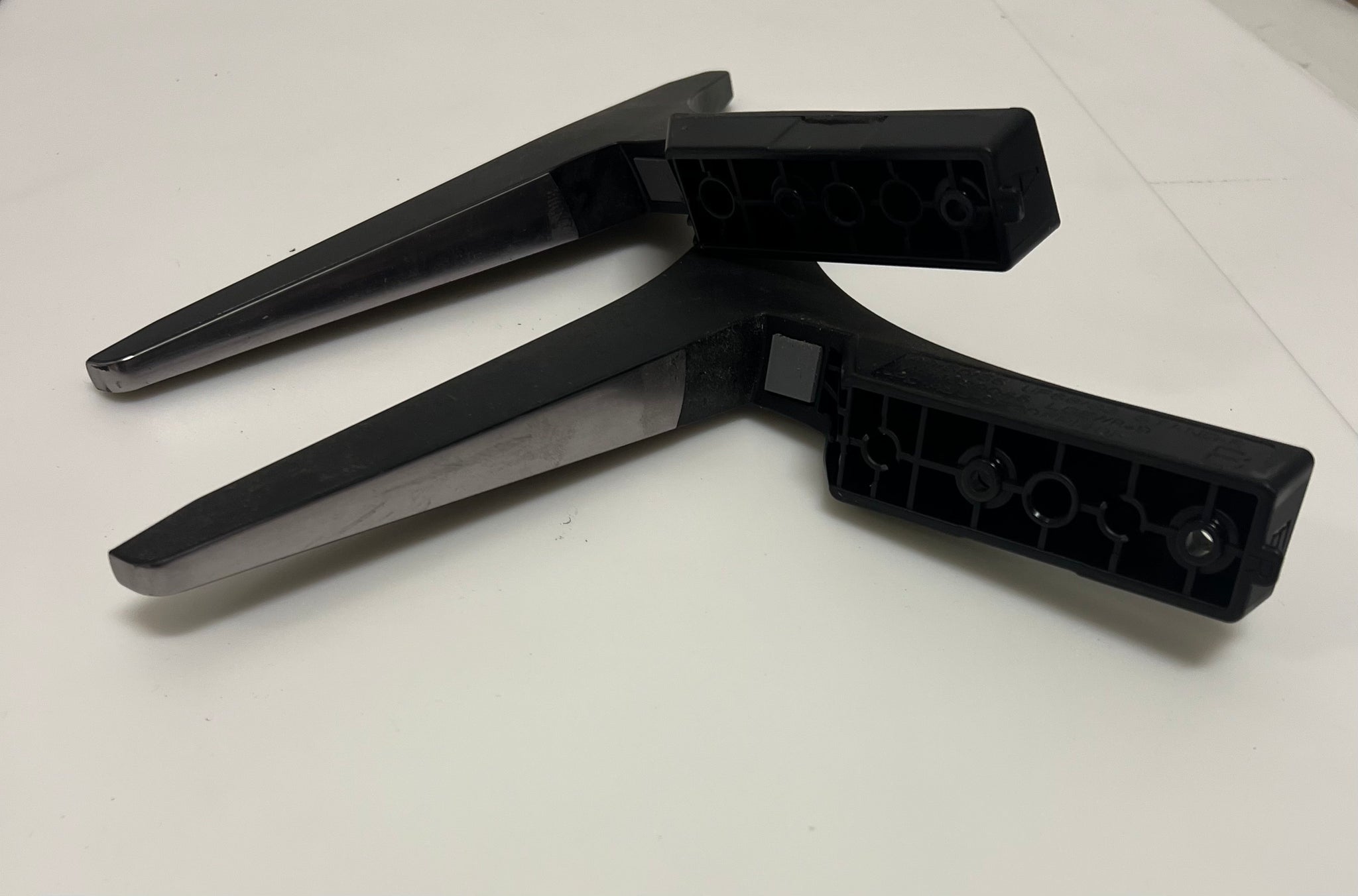 MAM639046 stand legs for Toshiba 46