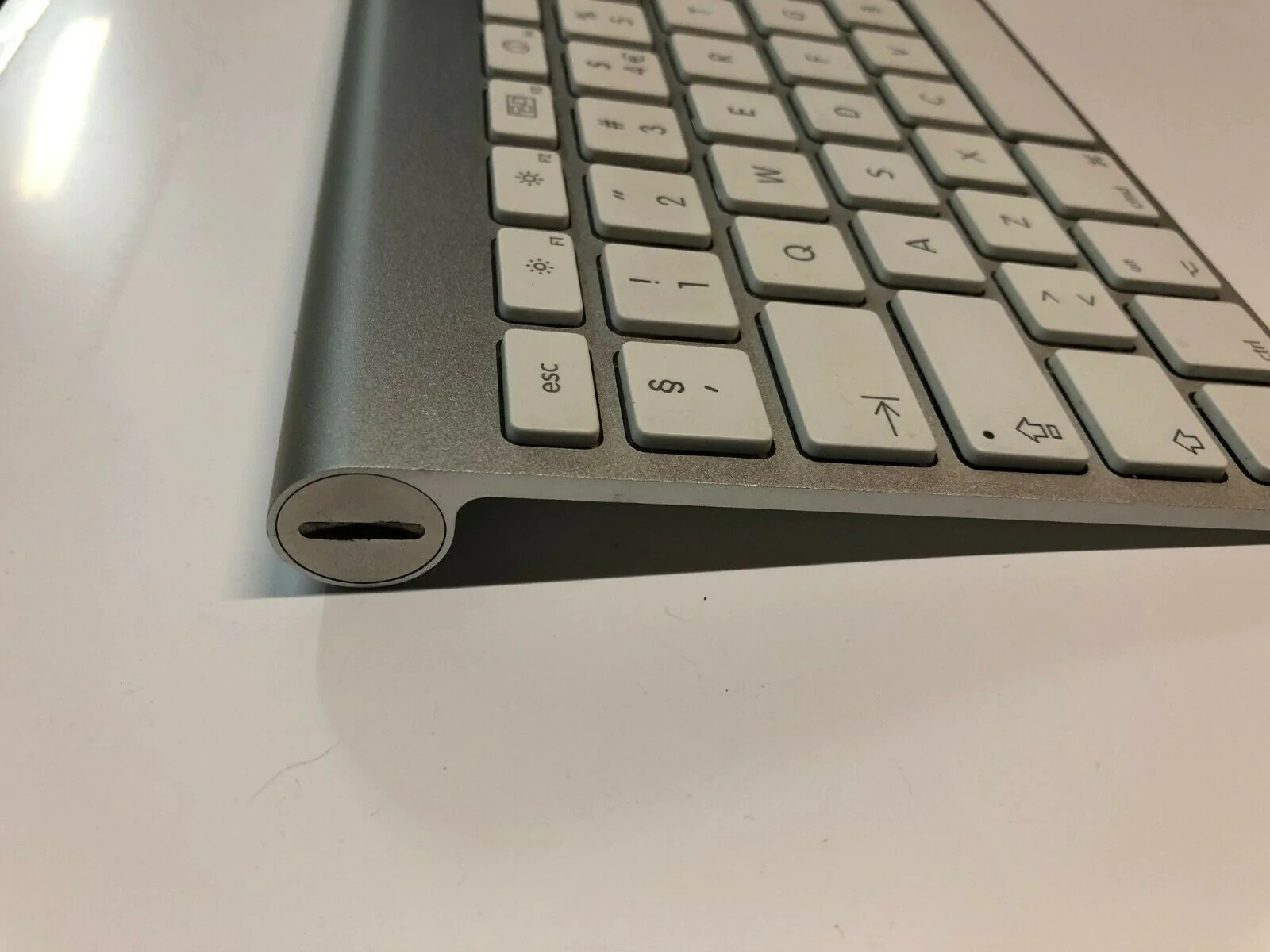 Apple A1314 (MC184LL/A) Wireless Keyboard - Silver