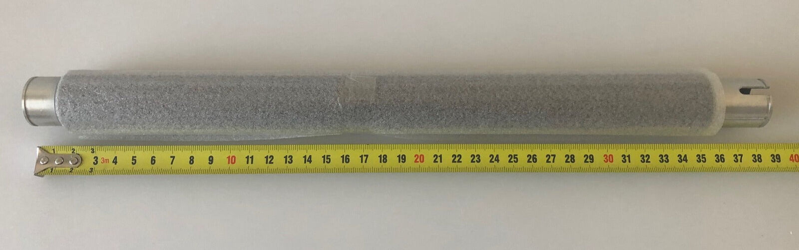 Roller length 39 cm / width 3 cm / one holder 3 cm / another holder 2 cm