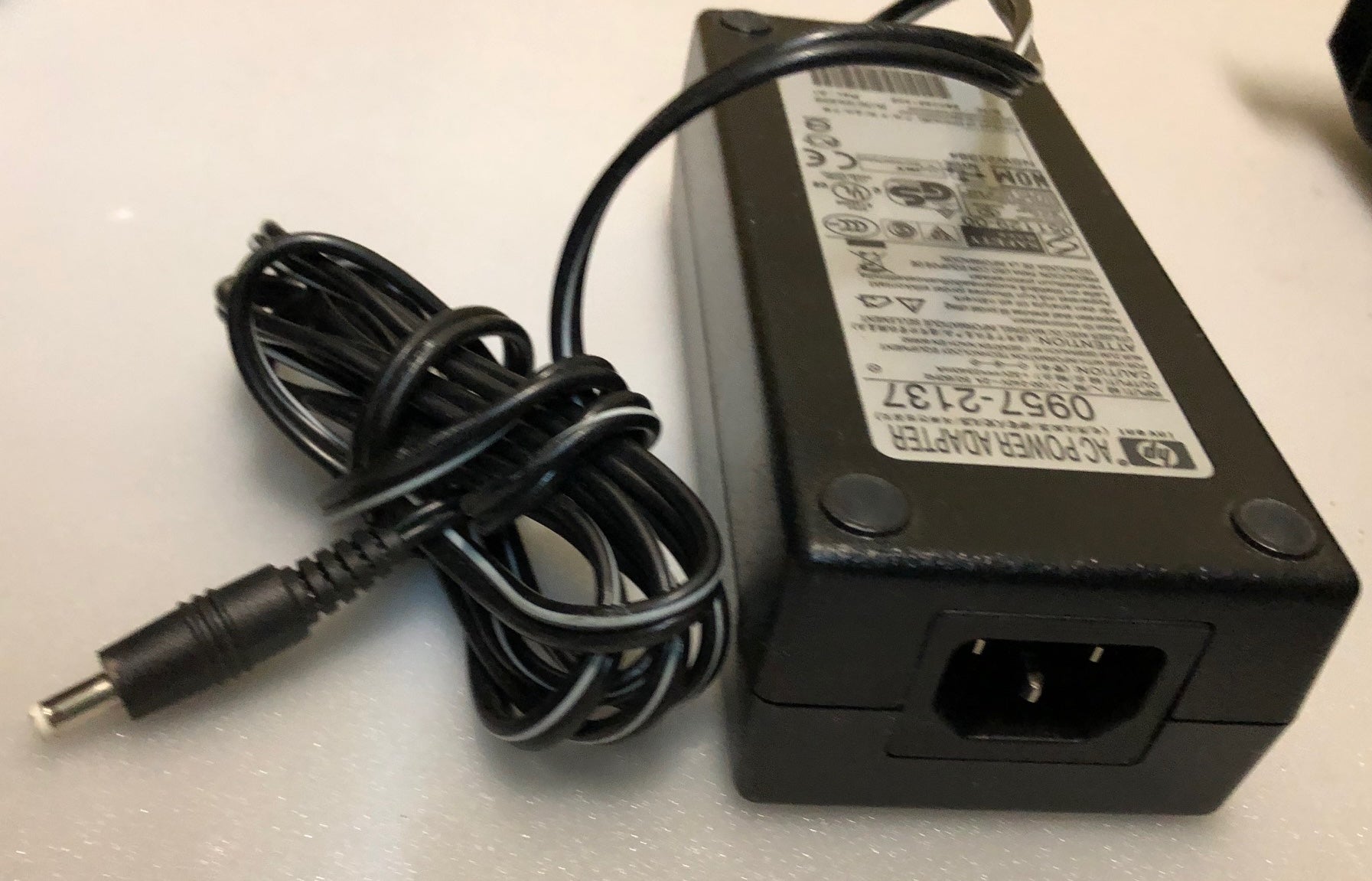 HP 0957-2137 AC Power Adapter 