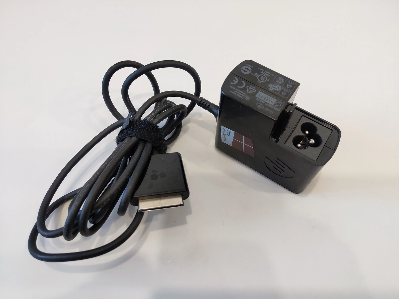 HP HSTNN-DA34 9v-1.1a Power Adapter