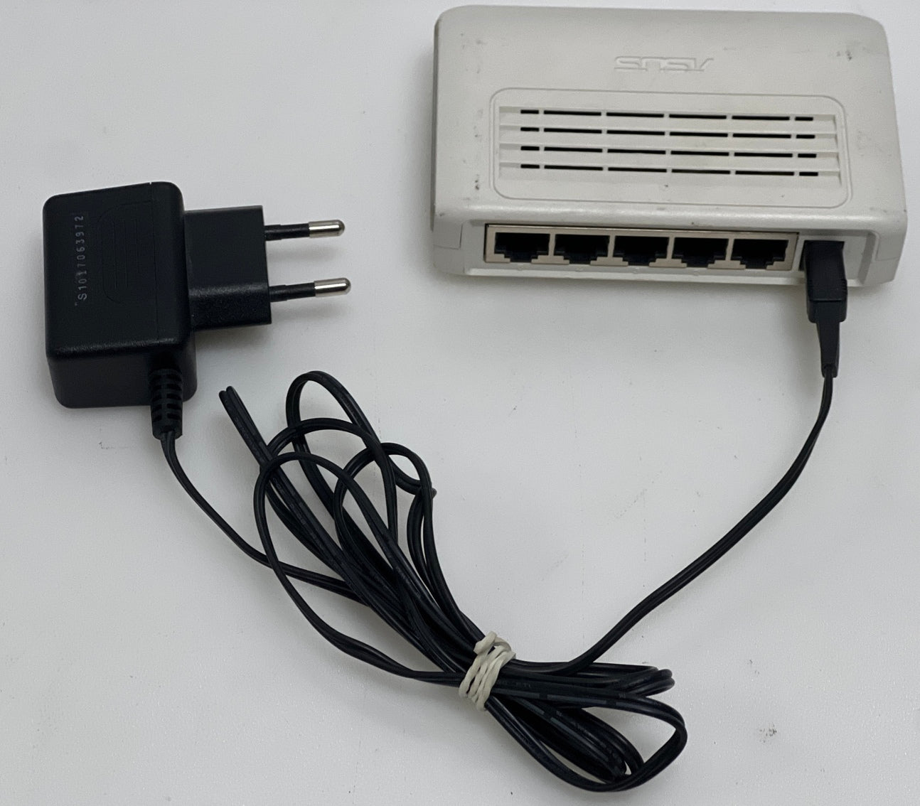 ASUS GX1005B/V4 5 ports Fast Ethernet Switch
