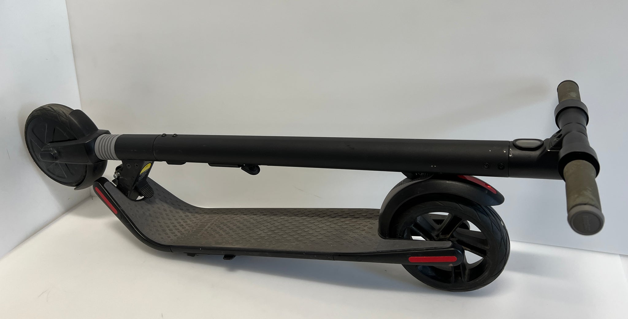 Segway Ninebot ES1 KickScooter – 20 km/h, 25 km Range, 11.3 kg