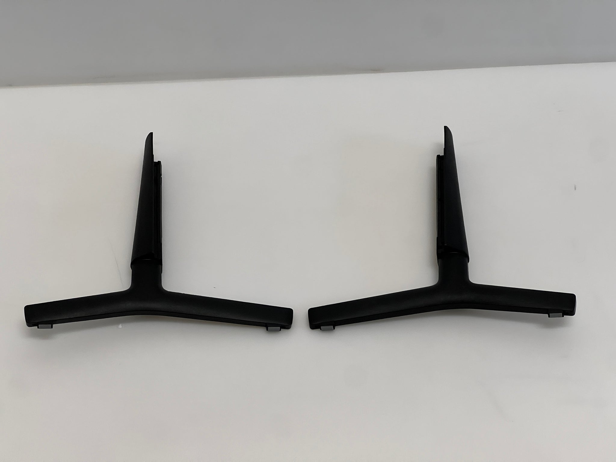 Samsung QE50Q60AAUXXH TV Stand Legs