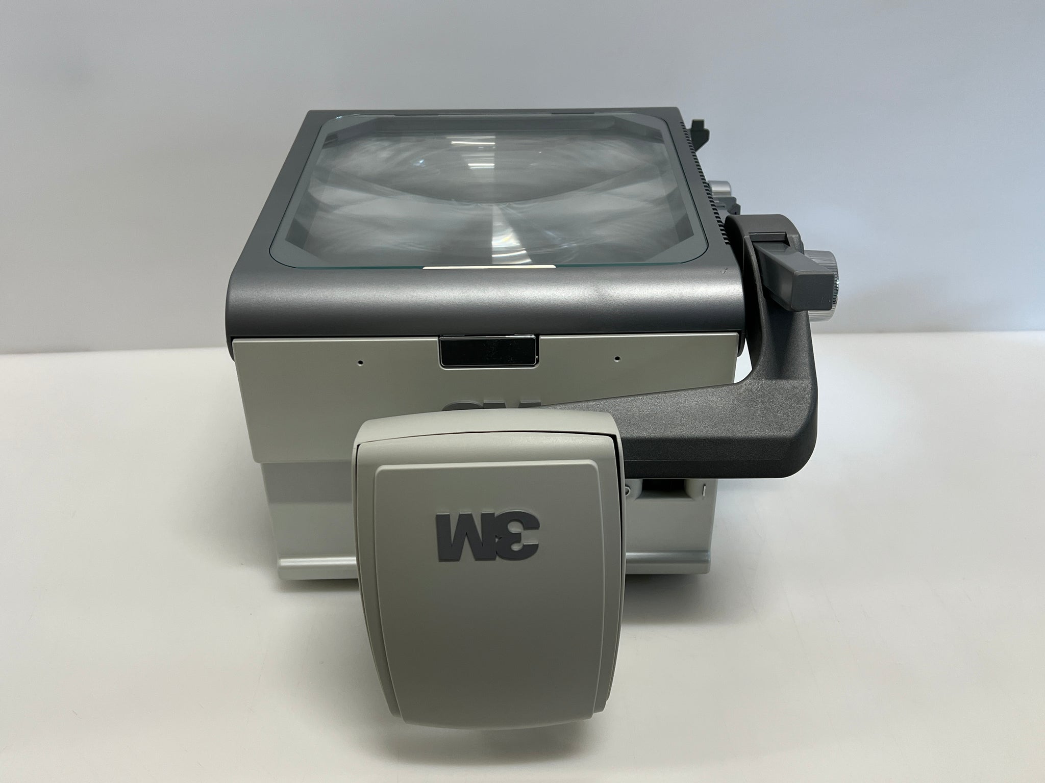 3M Overhead Projector 1700 – Portable Transparency Projector for Classroom & Office