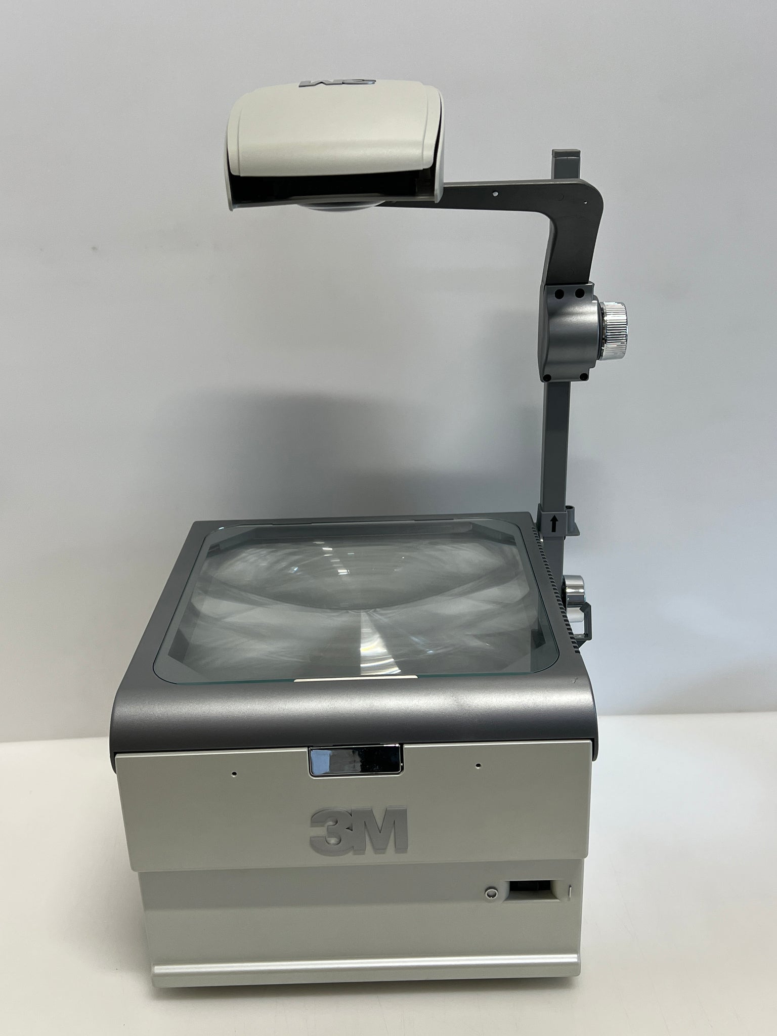 3M Overhead Projector 1700 – Portable Transparency Projector for Classroom & Office