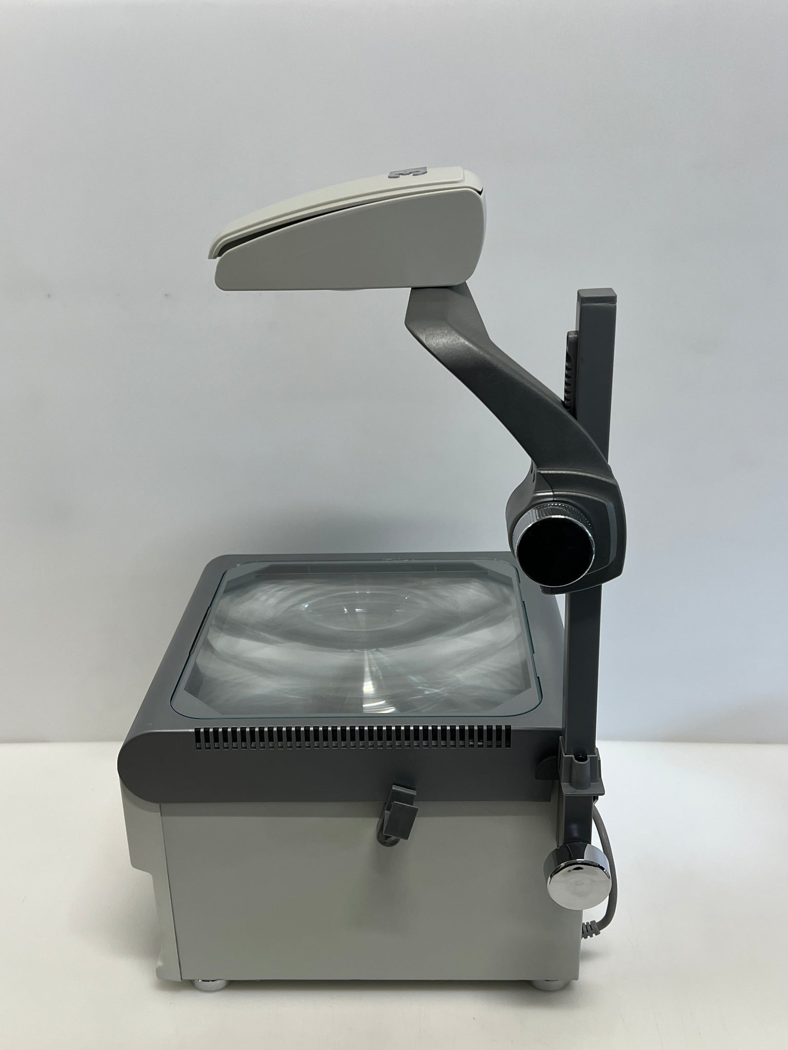 3M Overhead Projector 1700 – Portable Transparency Projector for Classroom & Office