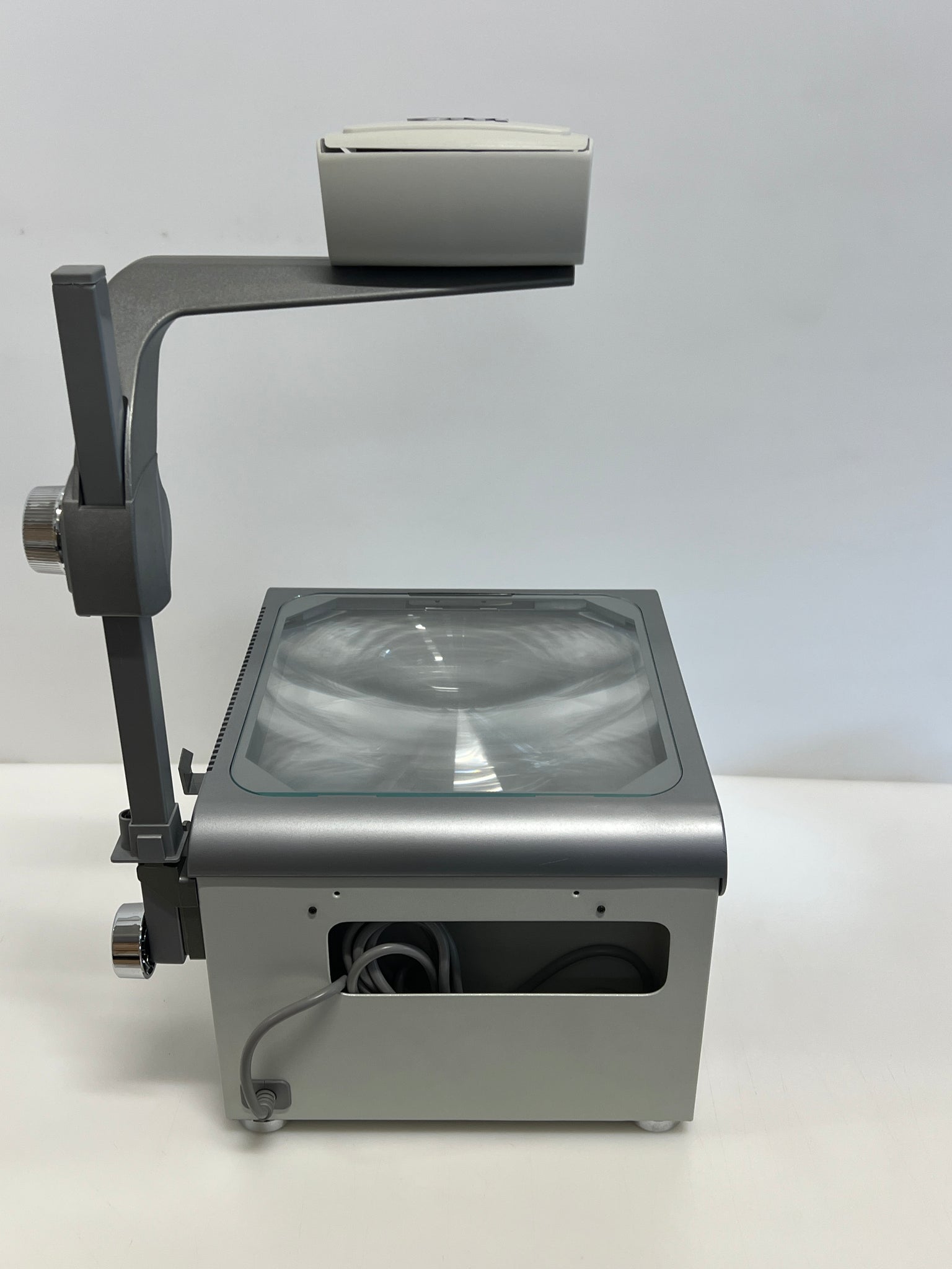 3M Overhead Projector 1700 – Portable Transparency Projector for Classroom & Office