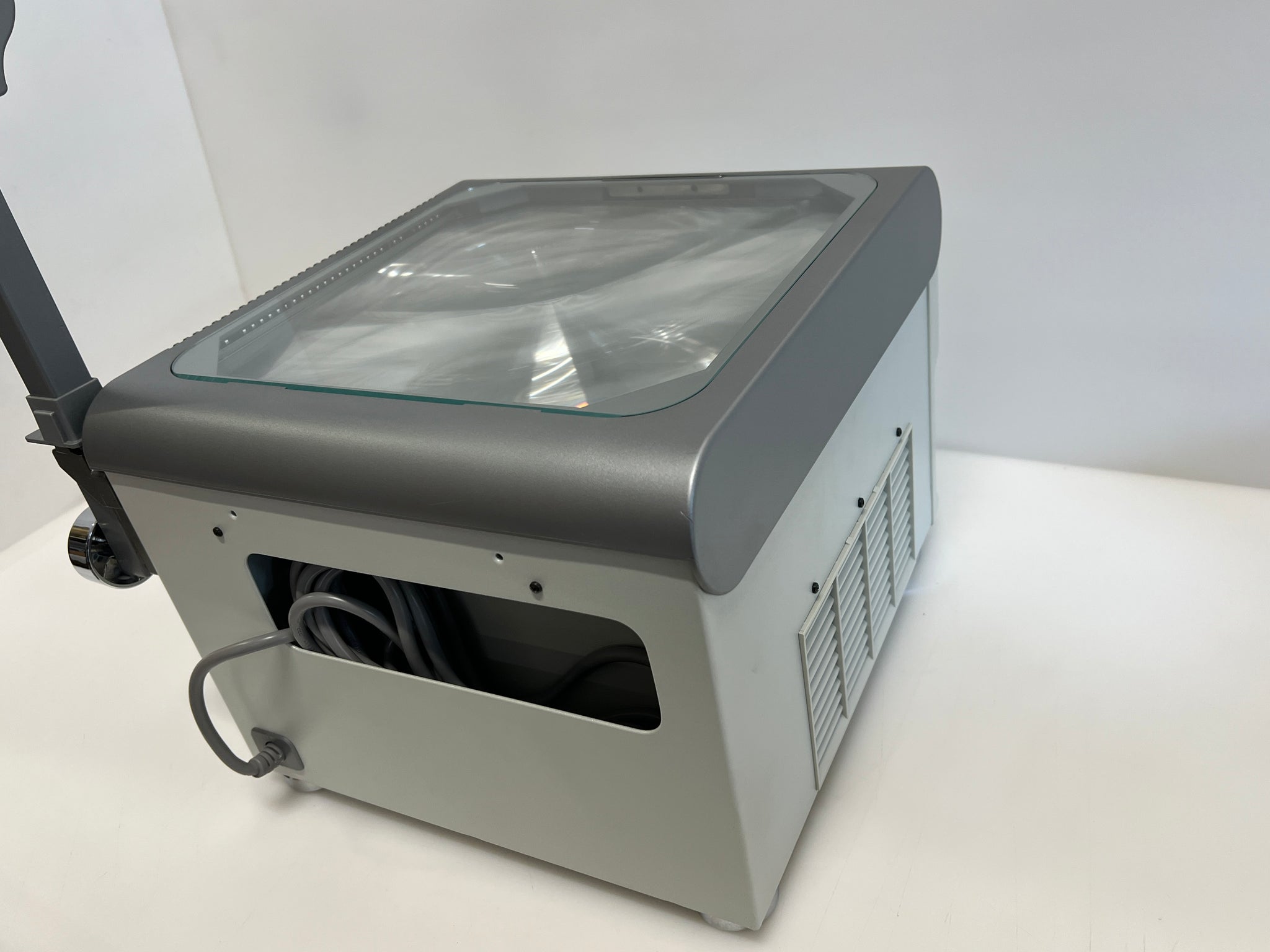 3M Overhead Projector 1700 – Portable Transparency Projector for Classroom & Office