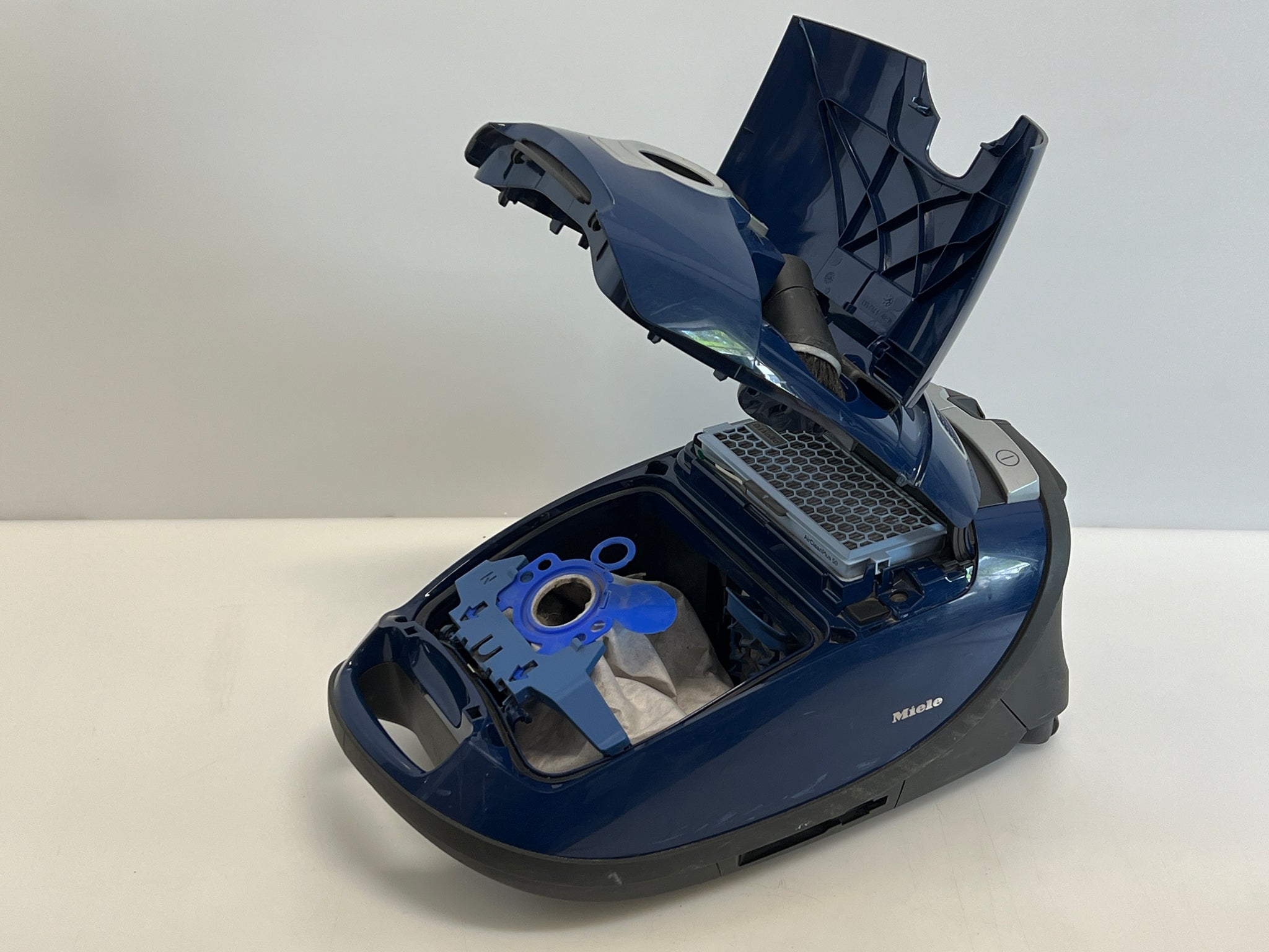 Miele Complete C3 (SGSE1) Canister Vacuum Cleaner