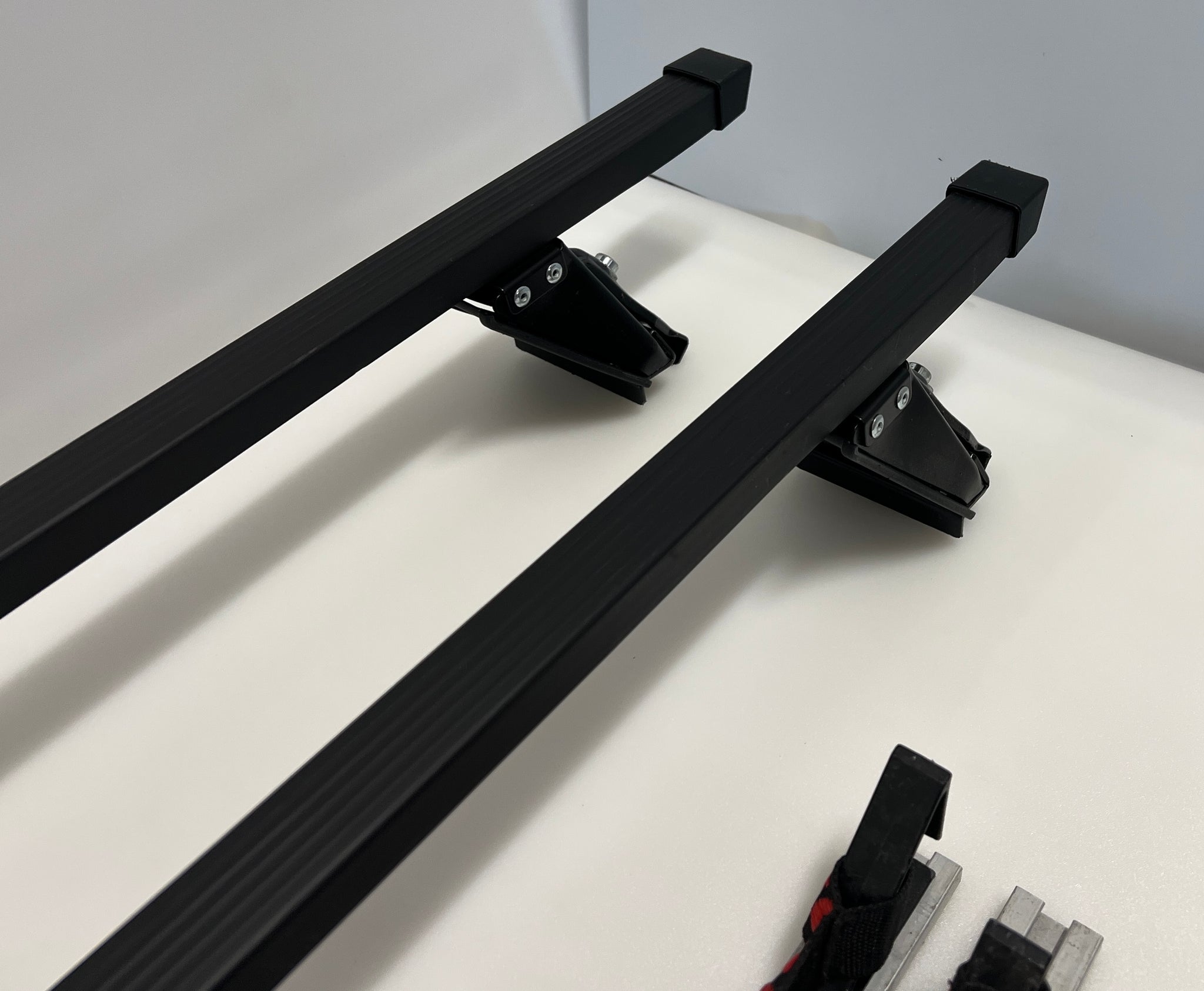 SkiGuard Roof Rack Cross Bars – 122.5 cm / 80 cm, Lightweight Aluminum