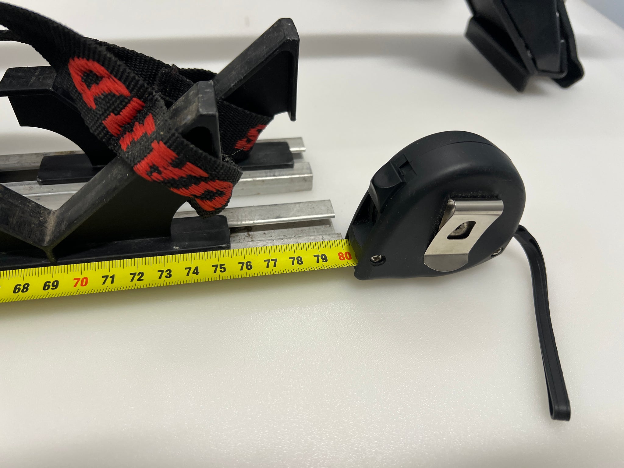 SkiGuard Roof Rack Cross Bars – 122.5 cm / 80 cm, Lightweight Aluminum