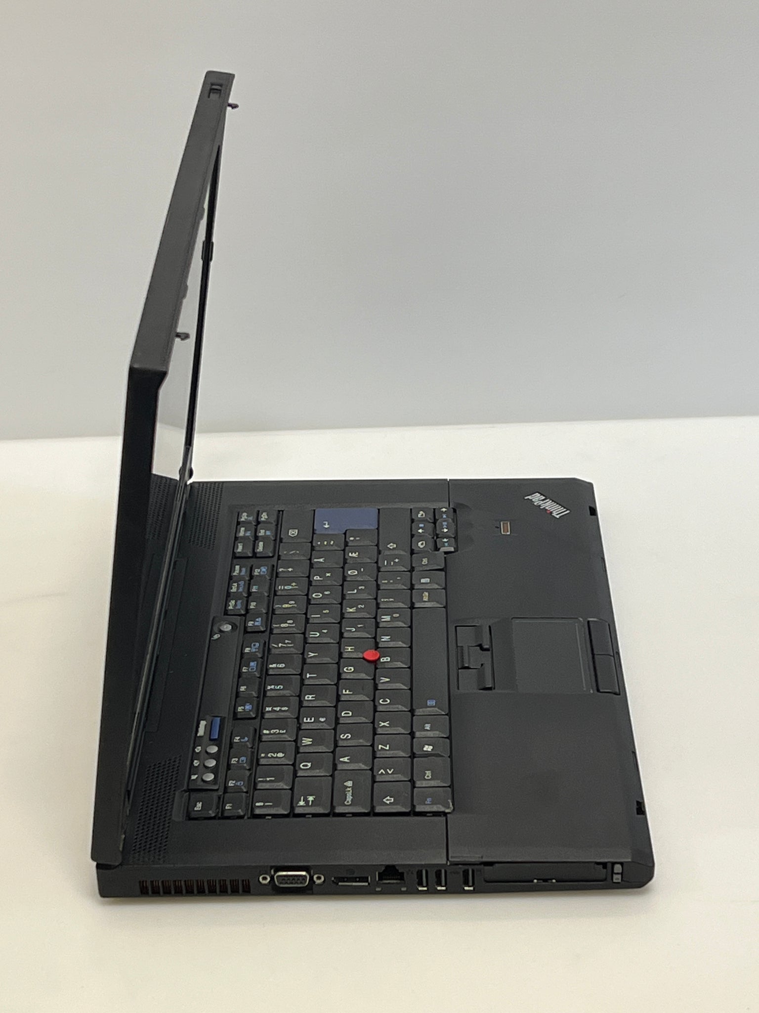 Lenovo ThinkPad T500 – Intel P8600, 4GB RAM, Intel Graphics