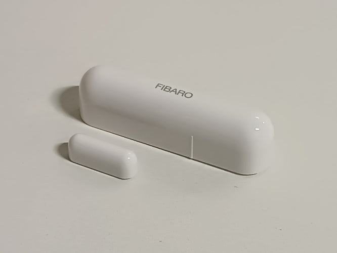 Ecost customer return Fibaro FIBEFGDW21 Door and window contact 2, White ZWave Plus