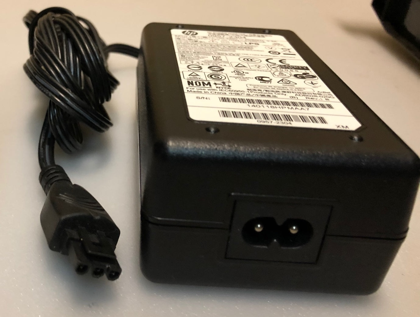 HP 0957-2304 AC Power Adapter 