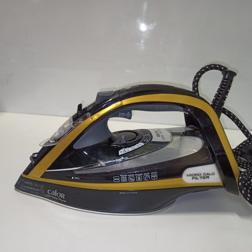 Ecost customer return Calor FV9839C0 Ultimate Pure Steam Iron 260 g/min 3000 350 ml Black/Gold